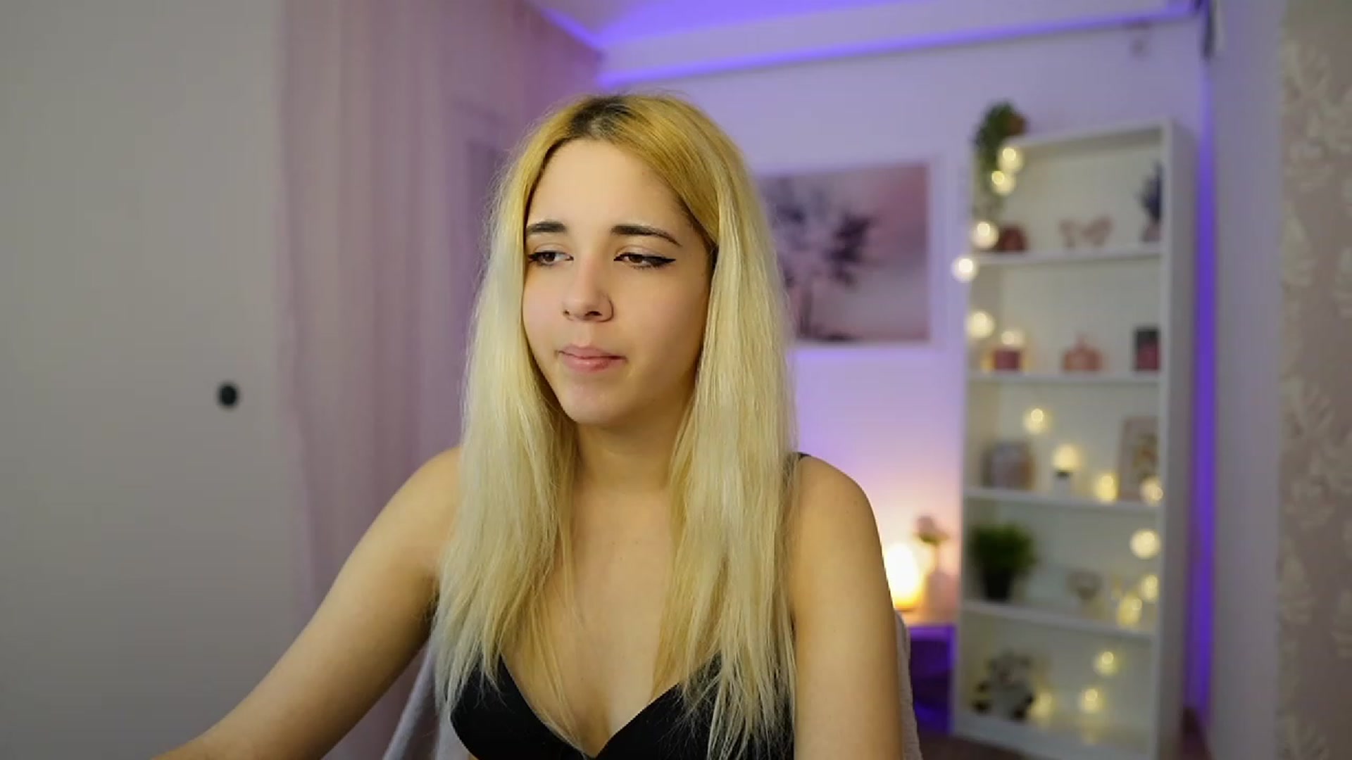 Gallery image thumbnail from Katie_Kush18's myfreecams stream on, 12/01/2023, 12:30 image 12 of 20