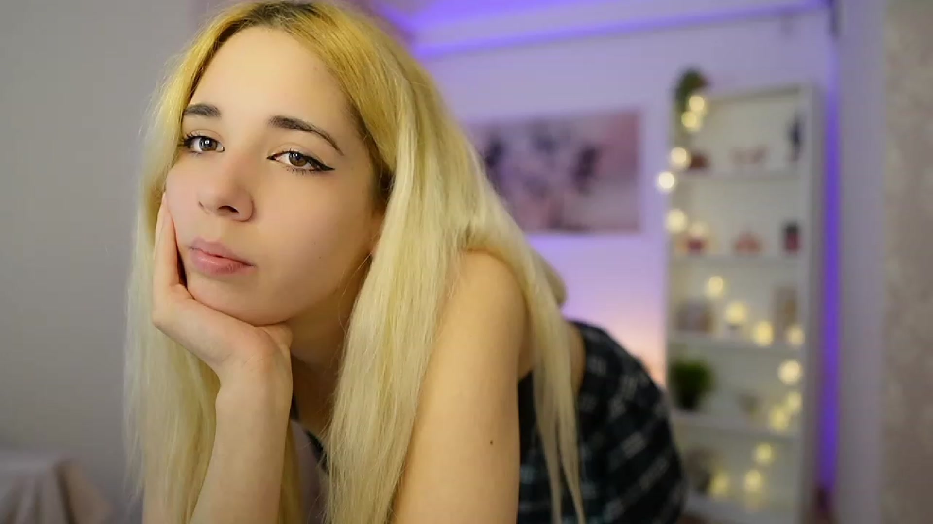 Gallery image thumbnail from Katie_Kush18's myfreecams stream on, 12/01/2023, 12:30 image 5 of 20