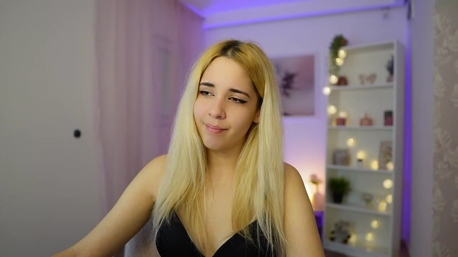 Gallery image thumbnail from Katie_Kush18's myfreecams stream on, 12/01/2023, 12:30 image 10 of 20