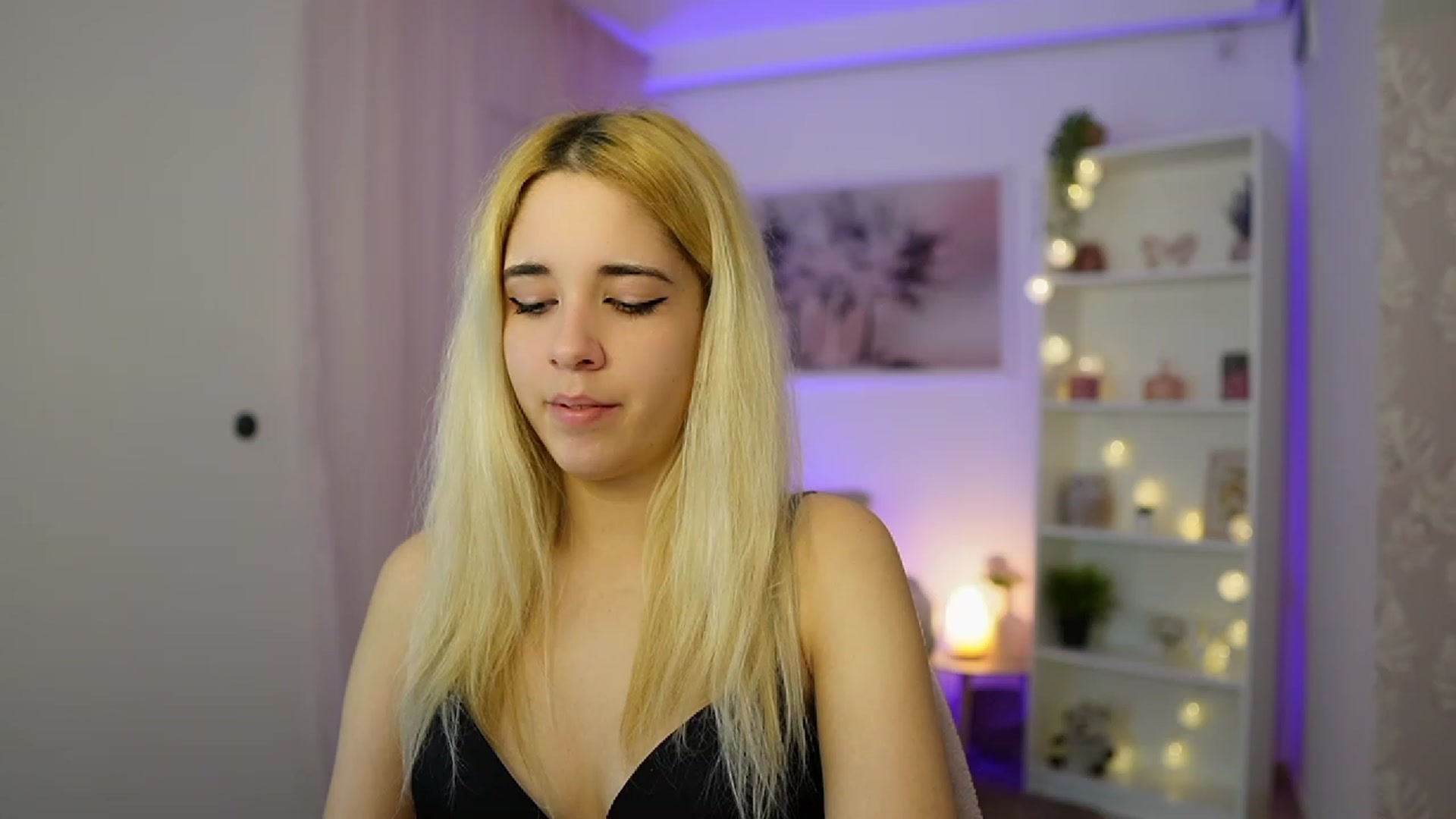 Gallery image thumbnail from Katie_Kush18's myfreecams stream on, 12/01/2023, 12:30 image 14 of 20