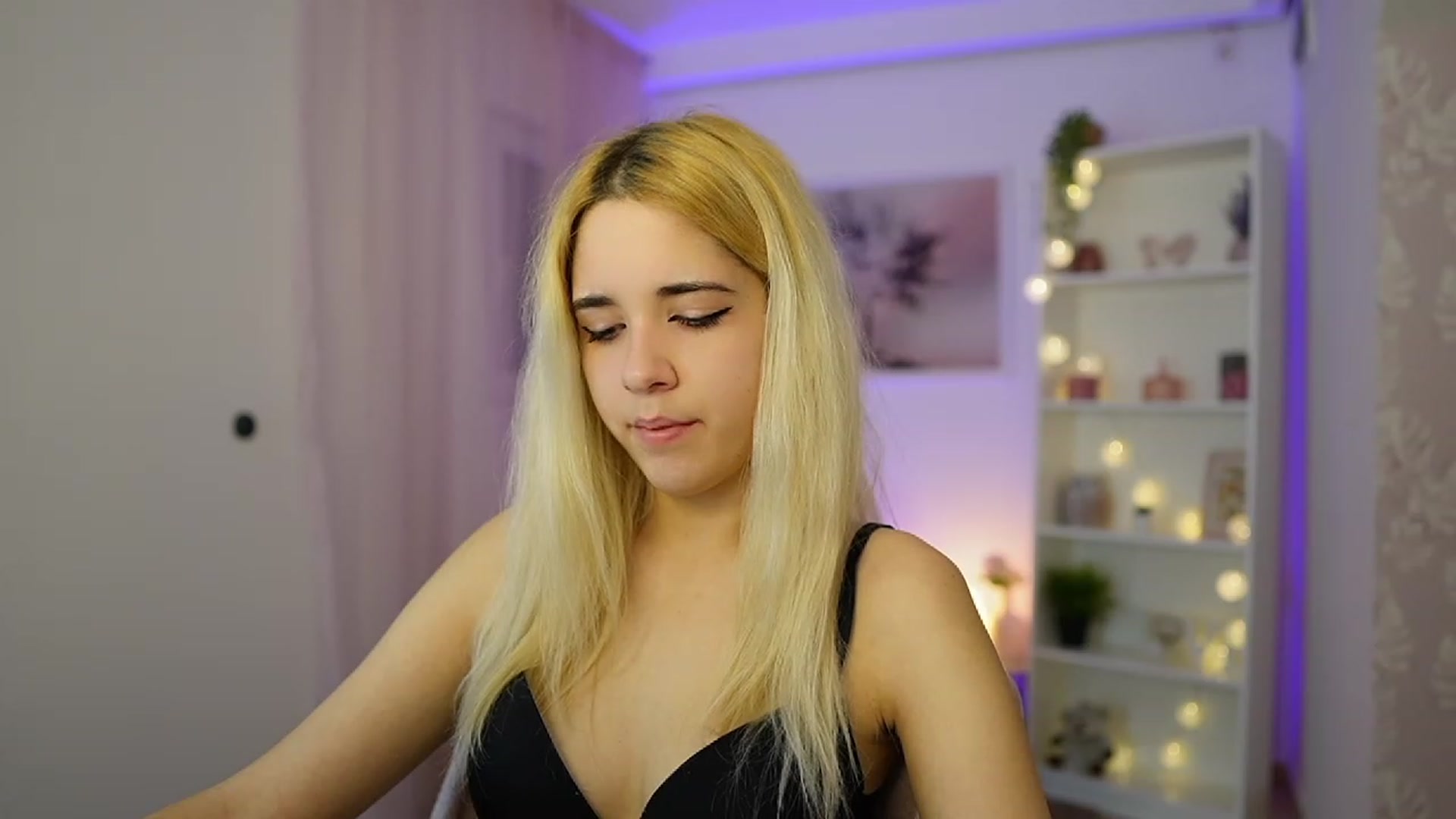 Gallery image thumbnail from Katie_Kush18's myfreecams stream on, 12/01/2023, 12:46 image 8 of 20