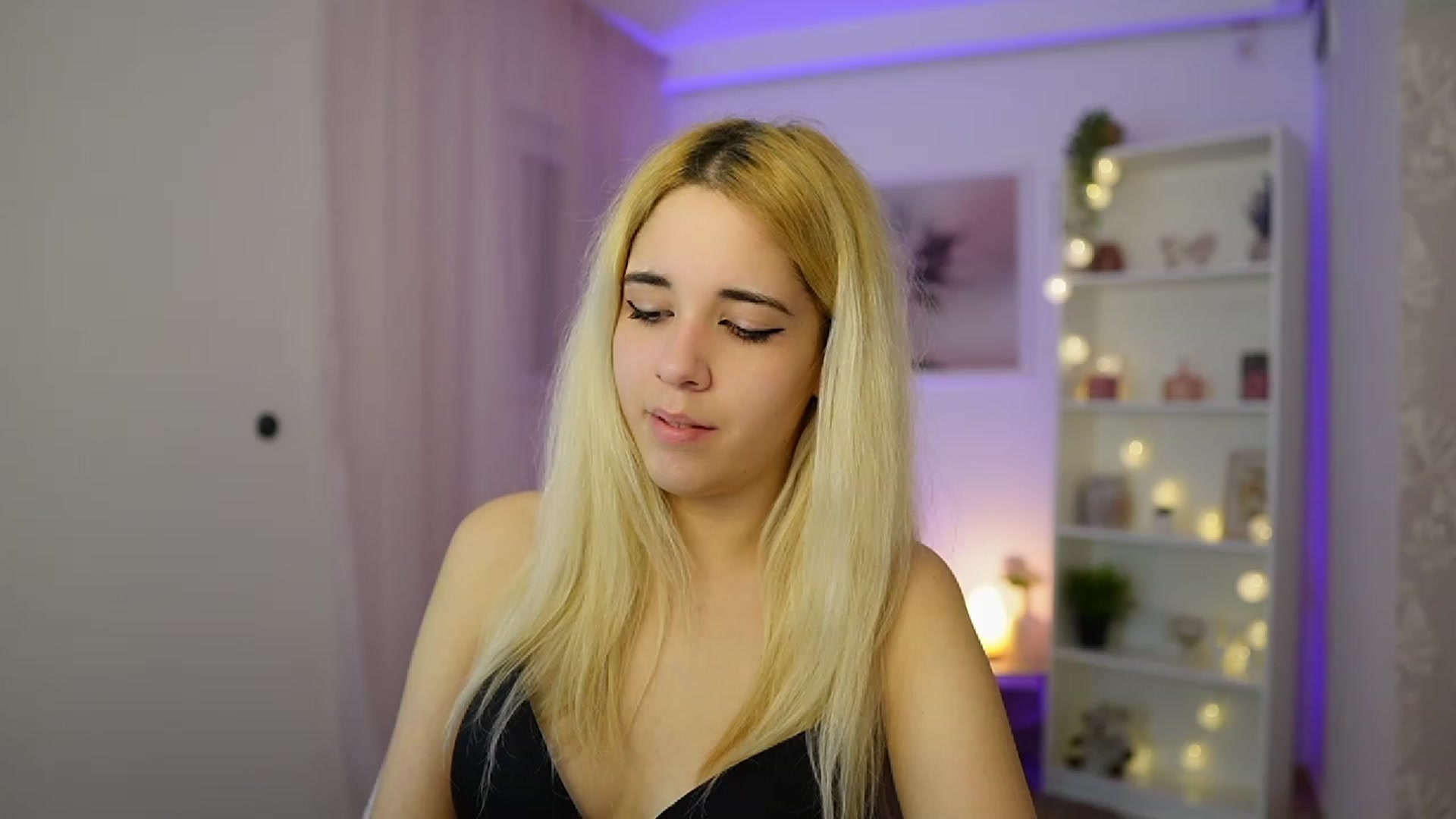 Gallery image thumbnail from Katie_Kush18's myfreecams stream on, 12/01/2023, 13:51 image 9 of 20