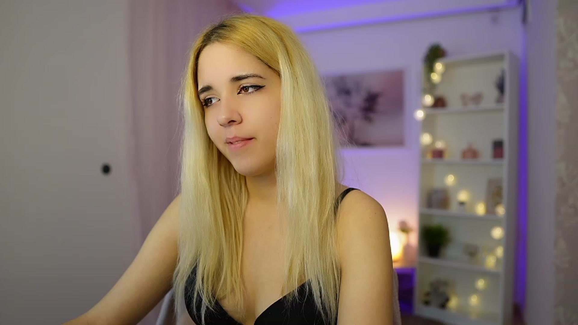 Gallery image thumbnail from Katie_Kush18's myfreecams stream on, 12/01/2023, 13:51 image 15 of 20