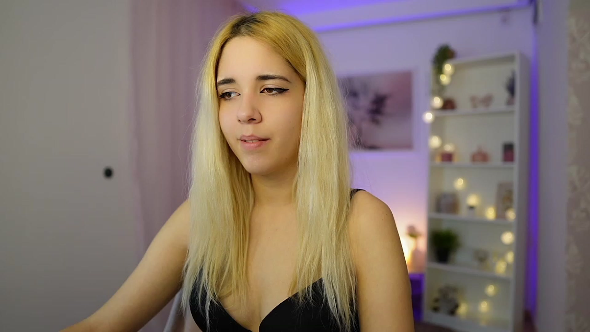 Gallery image thumbnail from Katie_Kush18's myfreecams stream on, 12/01/2023, 13:51 image 13 of 20