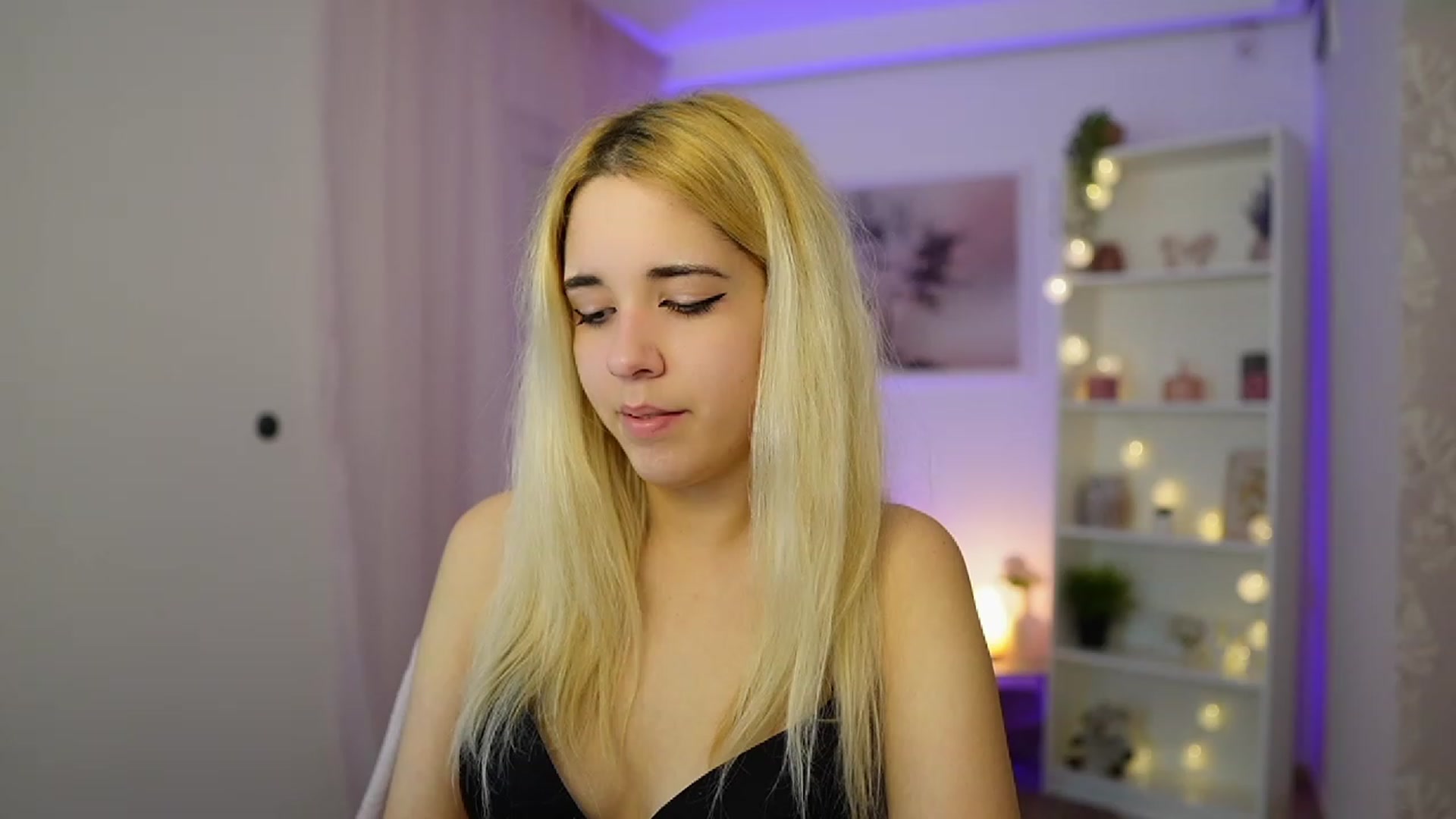 Gallery image thumbnail from Katie_Kush18's myfreecams stream on, 12/01/2023, 13:51 image 5 of 20