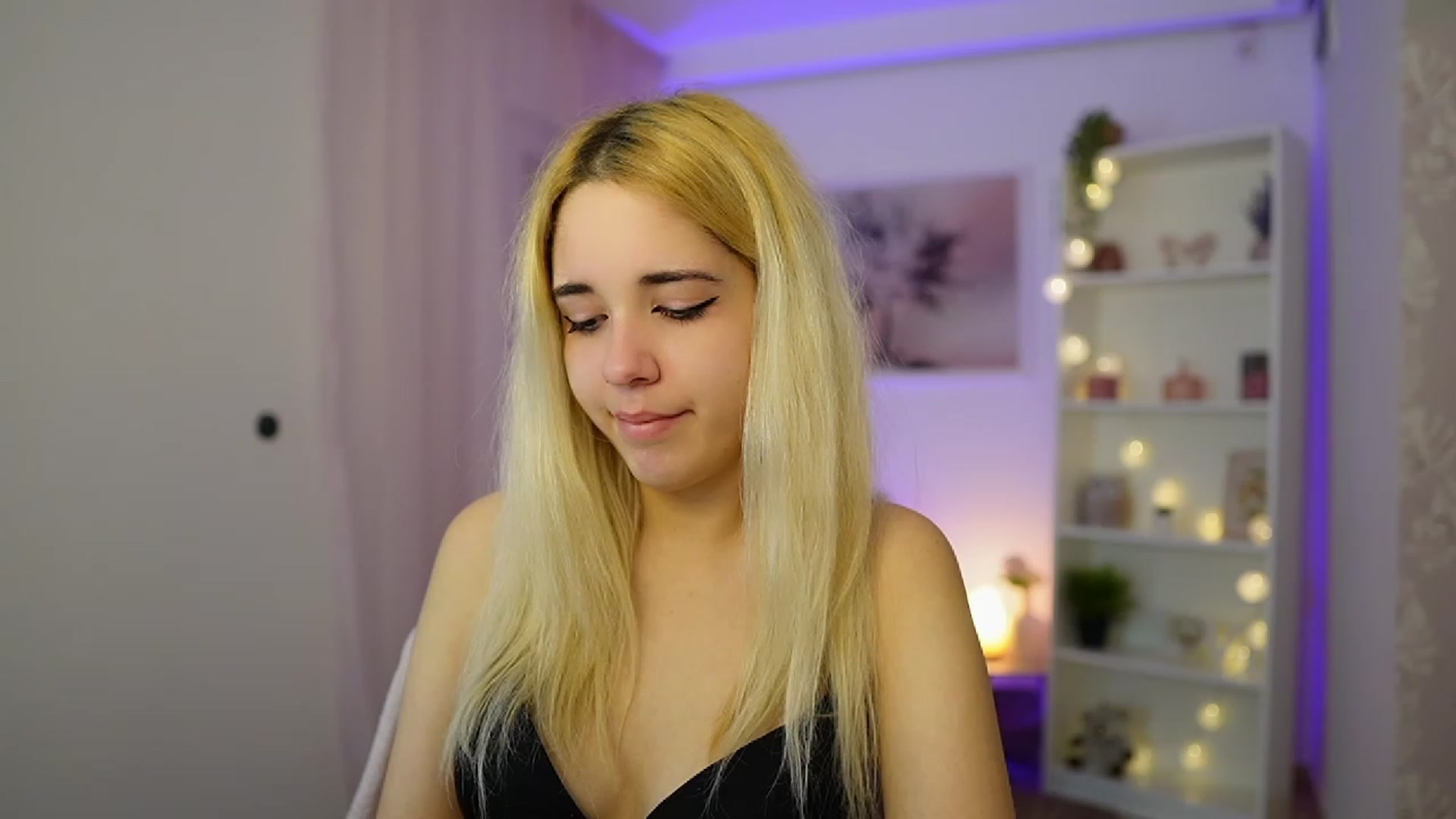 Gallery image thumbnail from Katie_Kush18's myfreecams stream on, 12/01/2023, 13:51 image 6 of 20