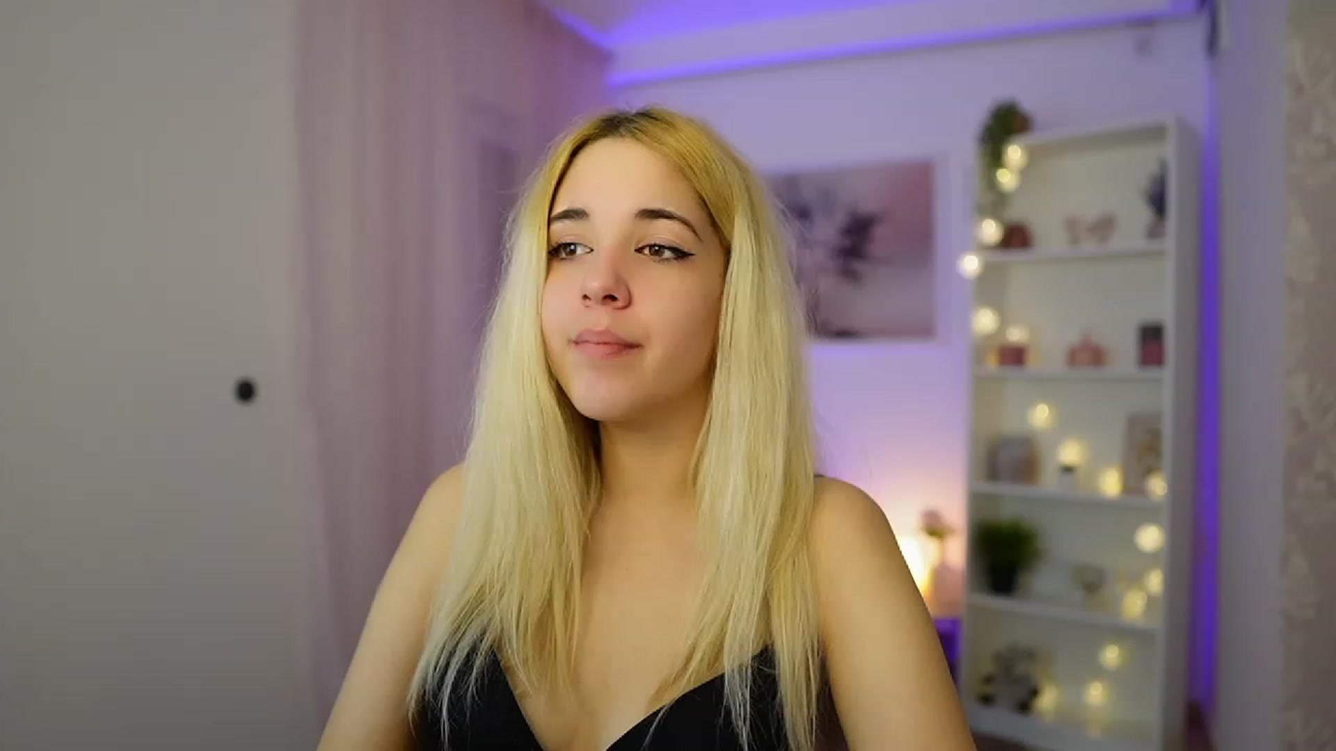 Gallery image thumbnail from Katie_Kush18's myfreecams stream on, 12/01/2023, 13:51 image 7 of 20