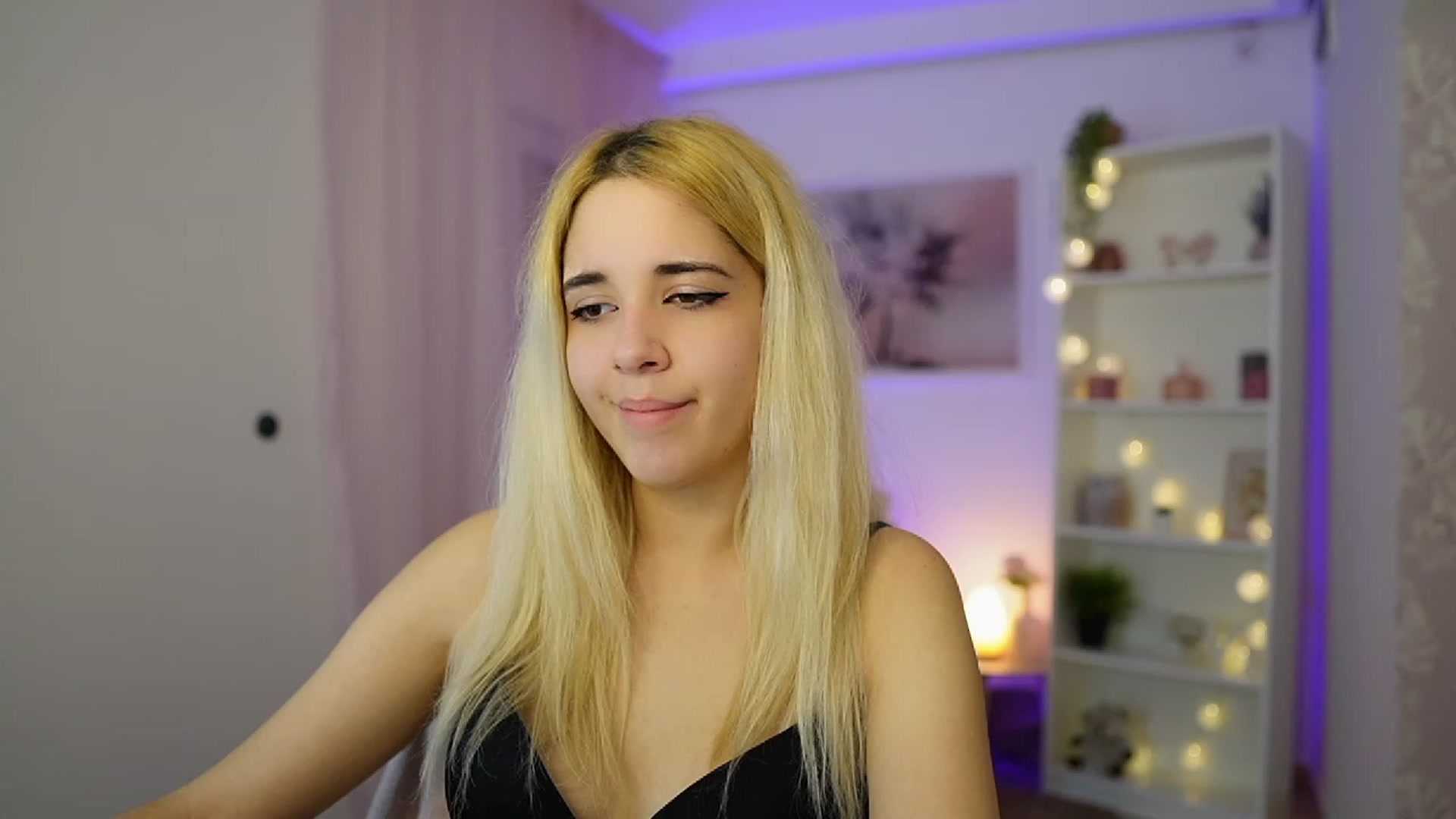 Gallery image thumbnail from Katie_Kush18's myfreecams stream on, 12/01/2023, 13:51 image 10 of 20