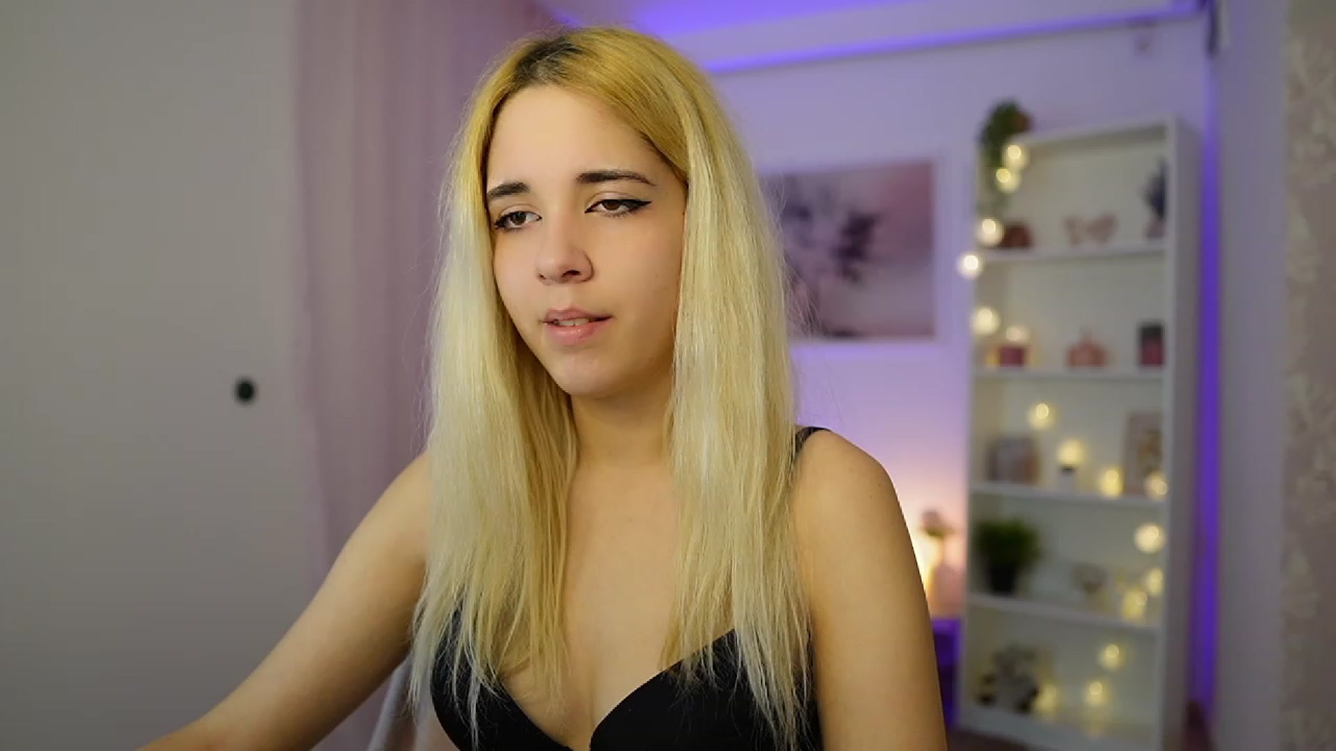 Gallery image thumbnail from Katie_Kush18's myfreecams stream on, 12/01/2023, 13:51 image 12 of 20