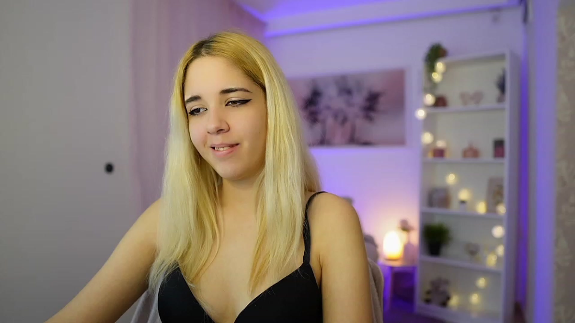 Gallery image thumbnail from Katie_Kush18's myfreecams stream on, 12/02/2023, 11:03 image 13 of 20