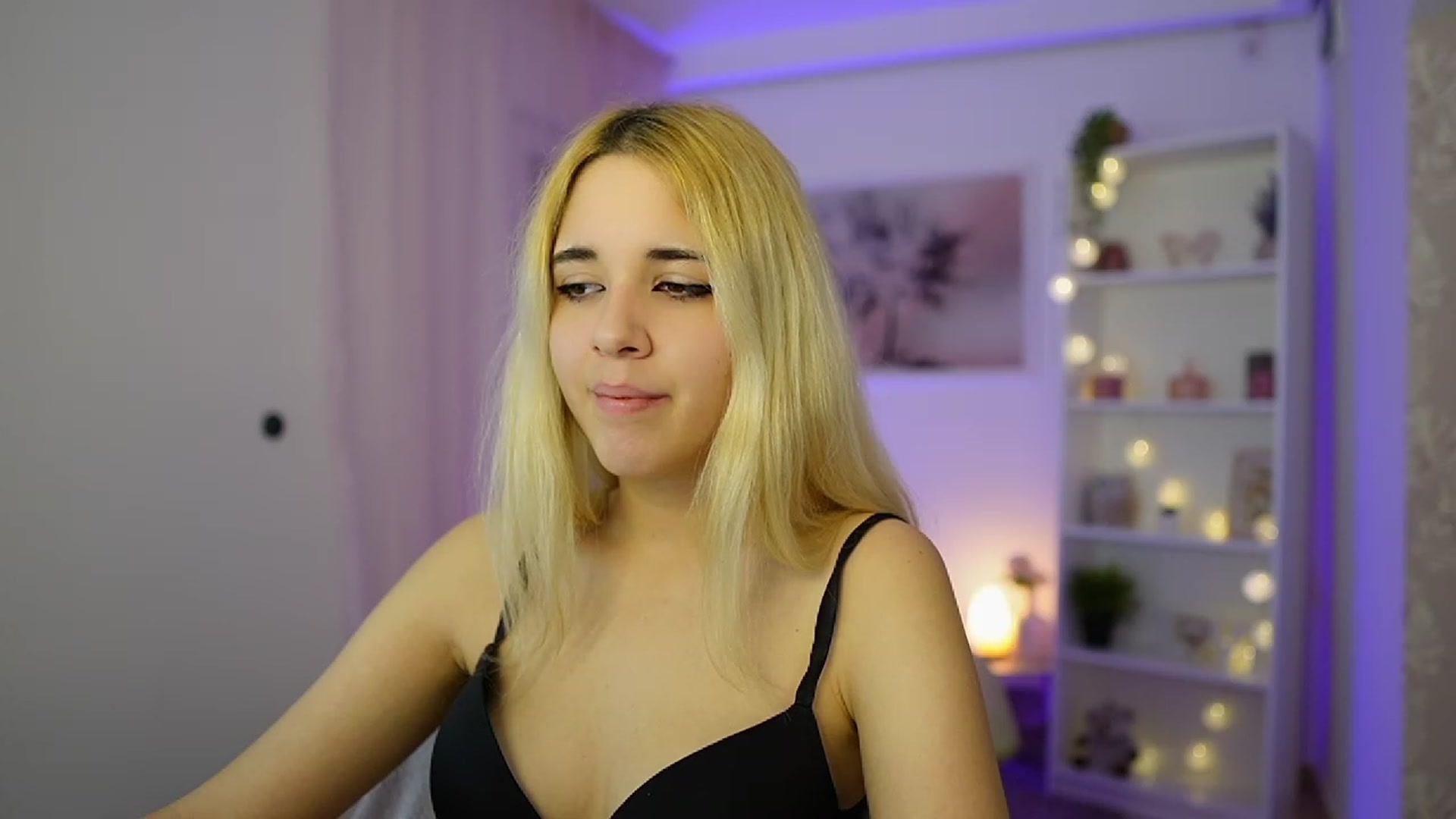 Gallery image thumbnail from Katie_Kush18's myfreecams stream on, 12/02/2023, 14:05 image 13 of 20