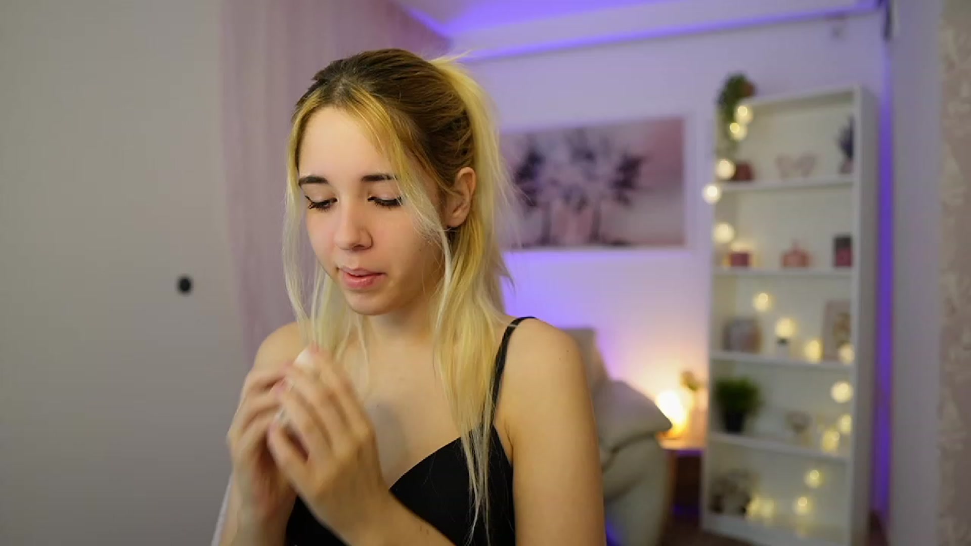 Gallery image thumbnail from Katie_Kush18's myfreecams stream on, 12/04/2023, 11:23 image 5 of 20