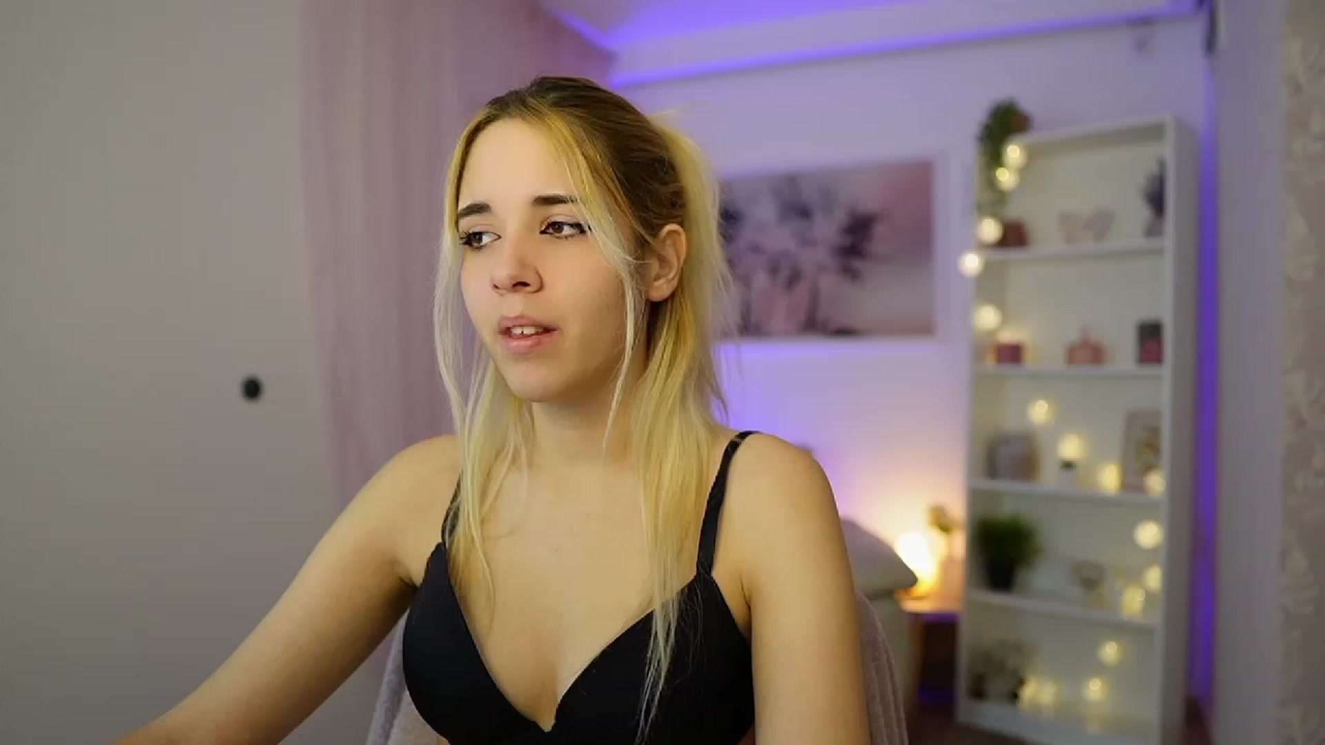 Gallery image thumbnail from Katie_Kush18's myfreecams stream on, 12/04/2023, 11:23 image 4 of 20