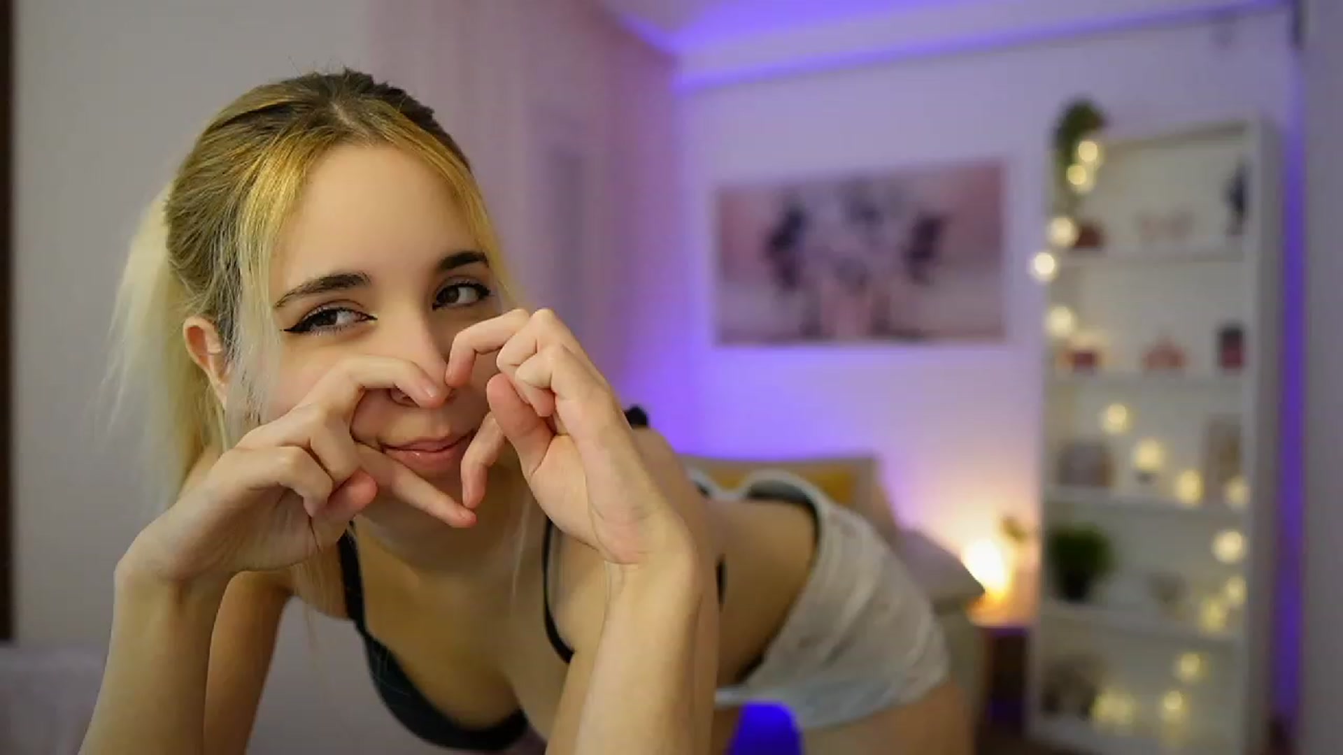 Gallery image thumbnail from Katie_Kush18's myfreecams stream on, 12/04/2023, 13:54 image 7 of 20