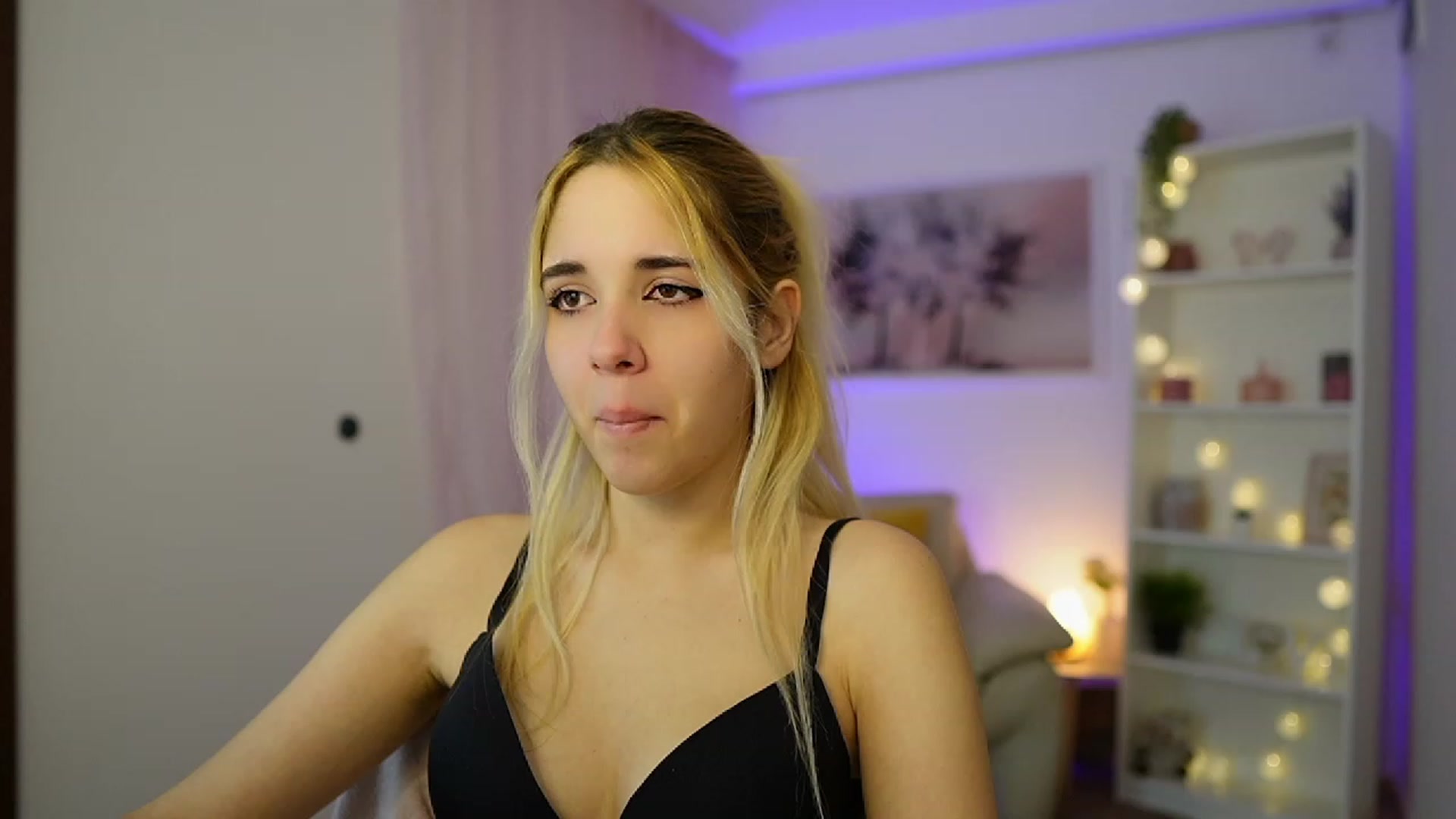 Gallery image thumbnail from Katie_Kush18's myfreecams stream on, 12/04/2023, 13:54 image 3 of 20