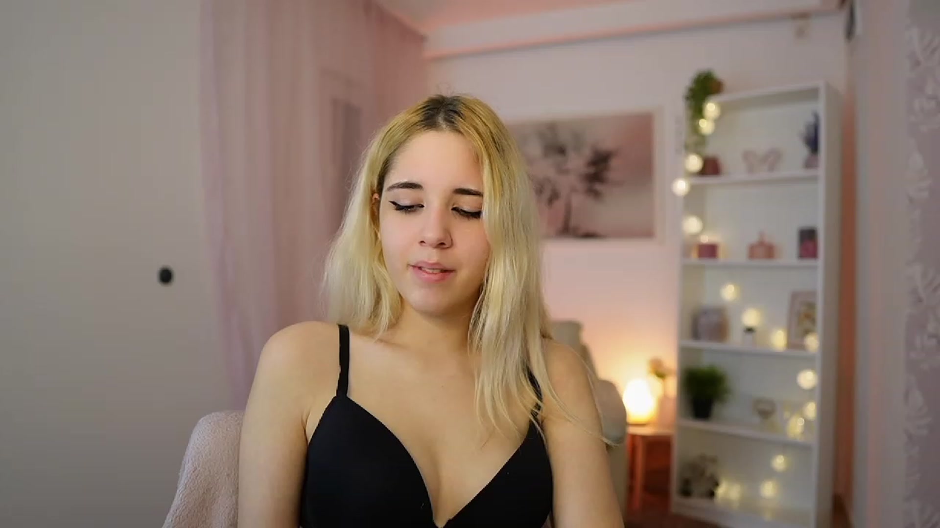 Gallery image thumbnail from Katie_Kush18's myfreecams stream on, 12/05/2023, 10:48 image 17 of 20