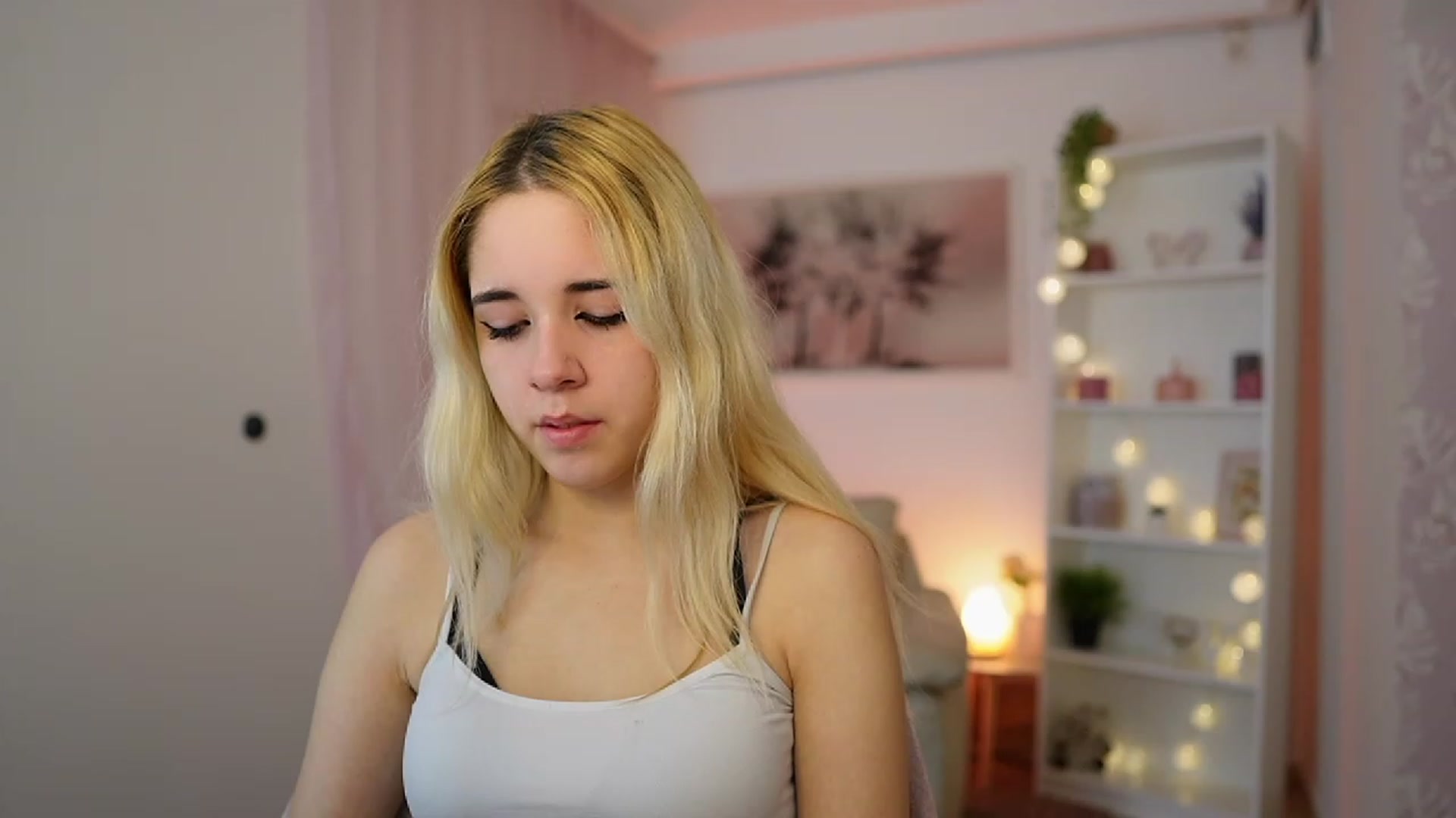 Gallery image thumbnail from Katie_Kush18's myfreecams stream on, 12/05/2023, 10:48 image 3 of 20