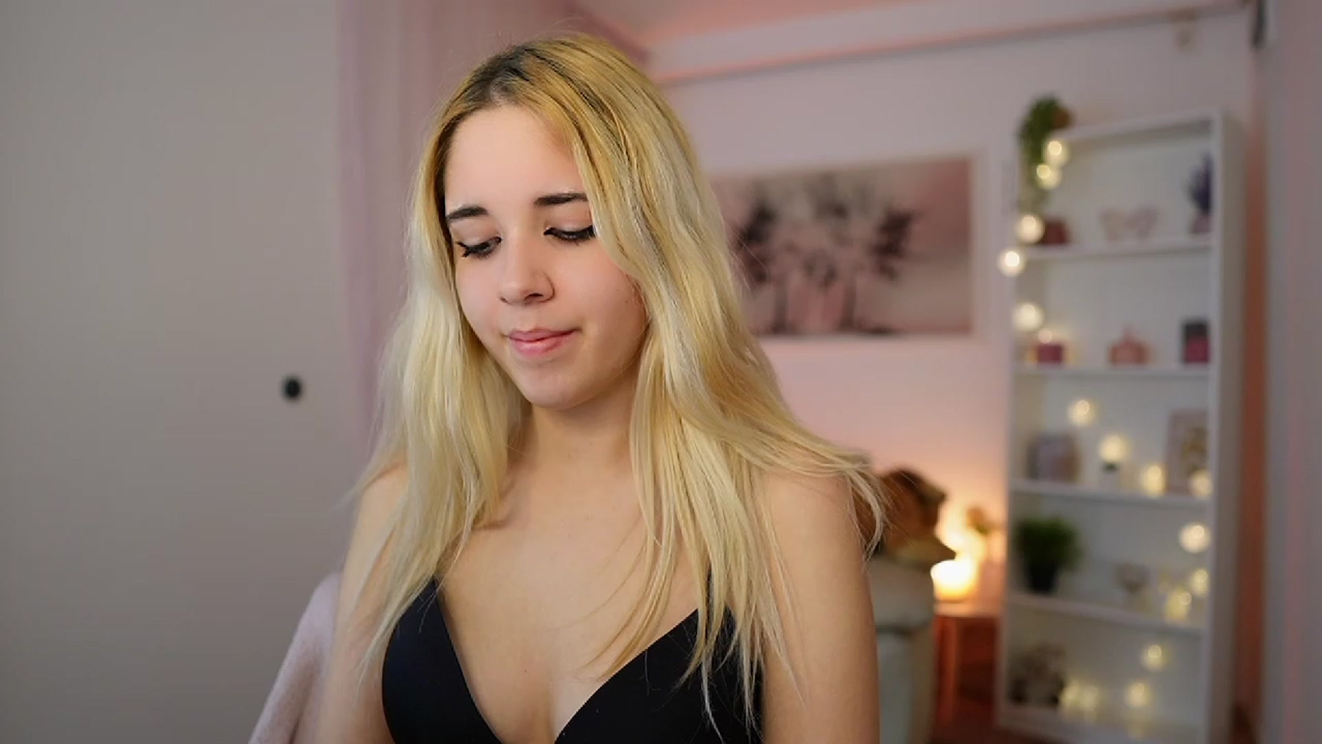 Gallery image thumbnail from Katie_Kush18's myfreecams stream on, 12/05/2023, 13:50 image 6 of 20