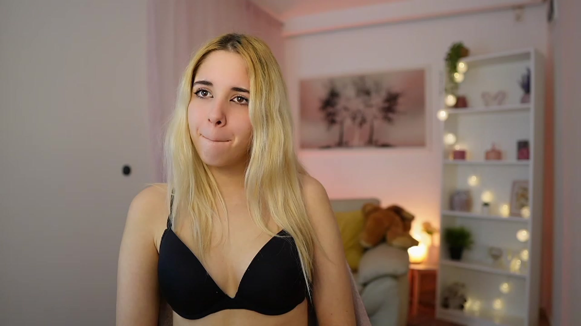 Gallery image thumbnail from Katie_Kush18's myfreecams stream on, 12/05/2023, 13:50 image 2 of 20