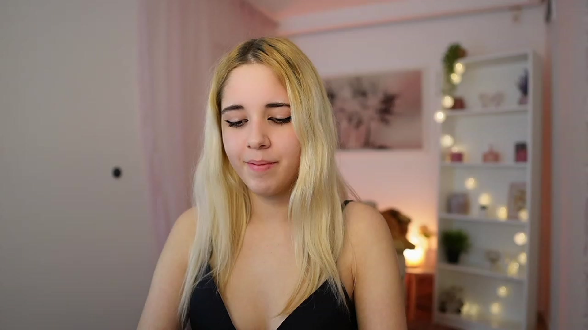 Gallery image thumbnail from Katie_Kush18's myfreecams stream on, 12/05/2023, 13:50 image 19 of 20