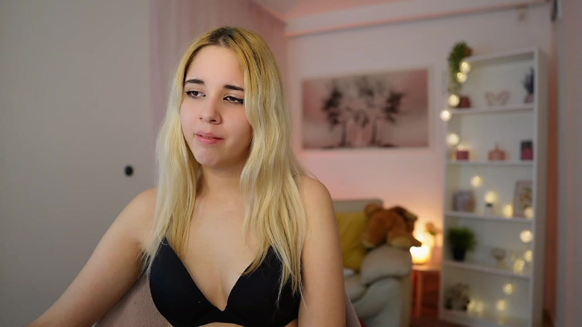 Gallery image thumbnail from Katie_Kush18's myfreecams stream on, 12/05/2023, 13:50 image 10 of 20