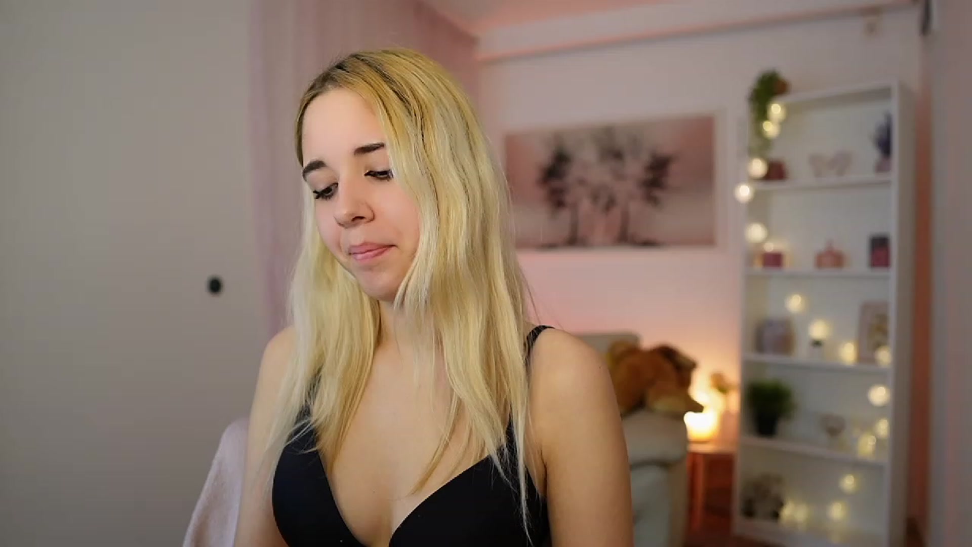 Gallery image thumbnail from Katie_Kush18's myfreecams stream on, 12/05/2023, 13:50 image 13 of 20