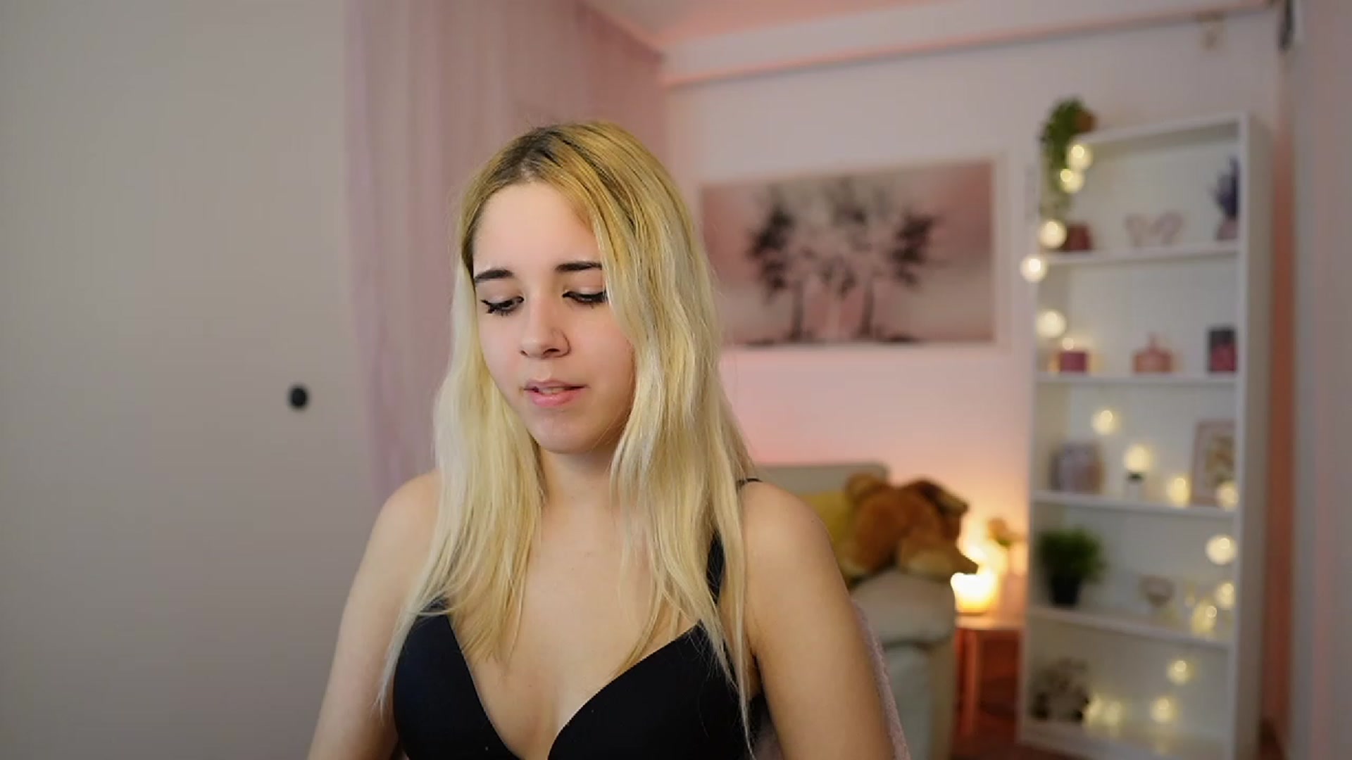 Gallery image thumbnail from Katie_Kush18's myfreecams stream on, 12/05/2023, 13:50 image 12 of 20