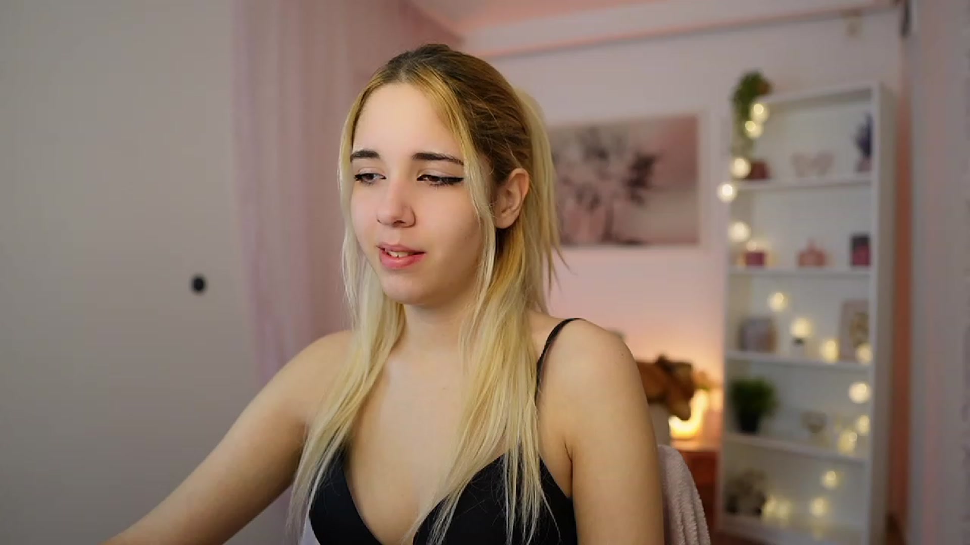 Gallery image thumbnail from Katie_Kush18's myfreecams stream on, 12/06/2023, 10:36 image 19 of 20