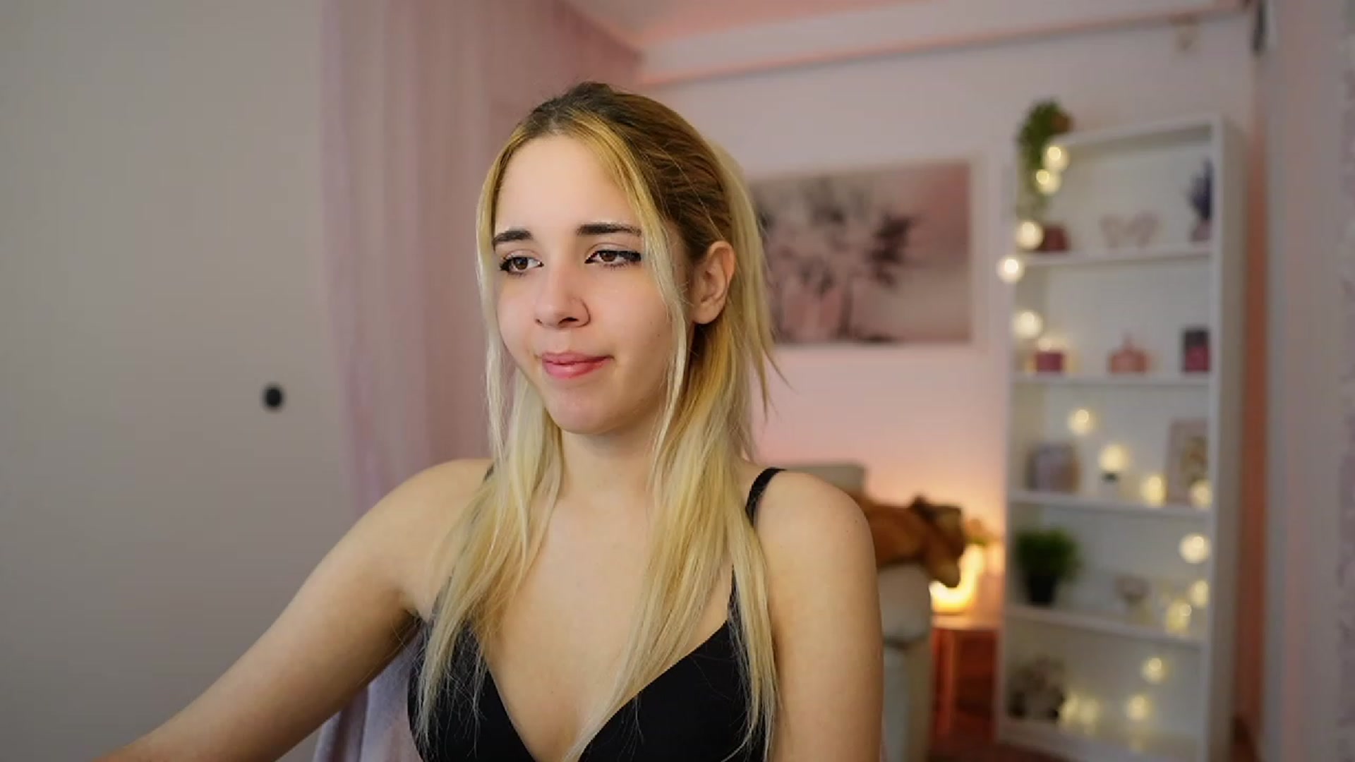 Gallery image thumbnail from Katie_Kush18's myfreecams stream on, 12/06/2023, 10:36 image 13 of 20