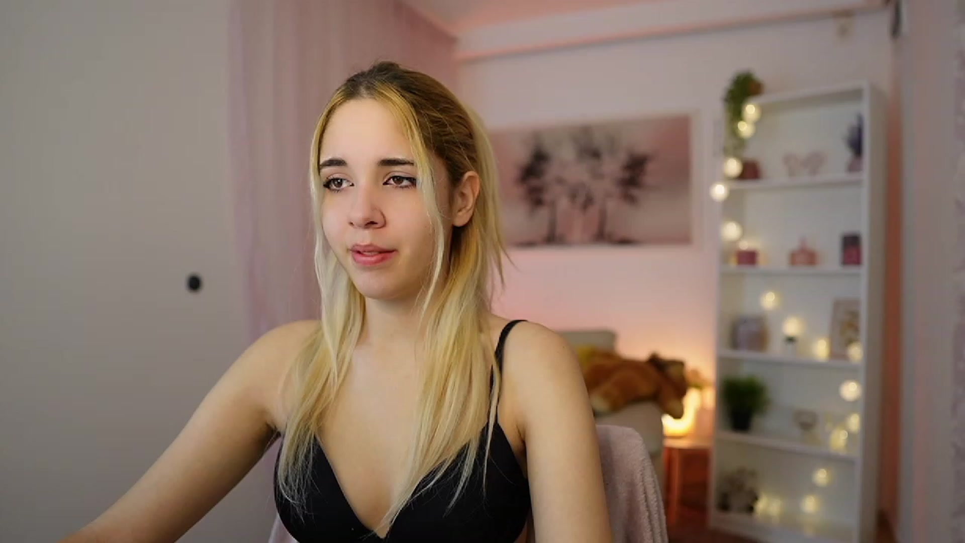 Gallery image thumbnail from Katie_Kush18's myfreecams stream on, 12/06/2023, 10:36 image 8 of 20