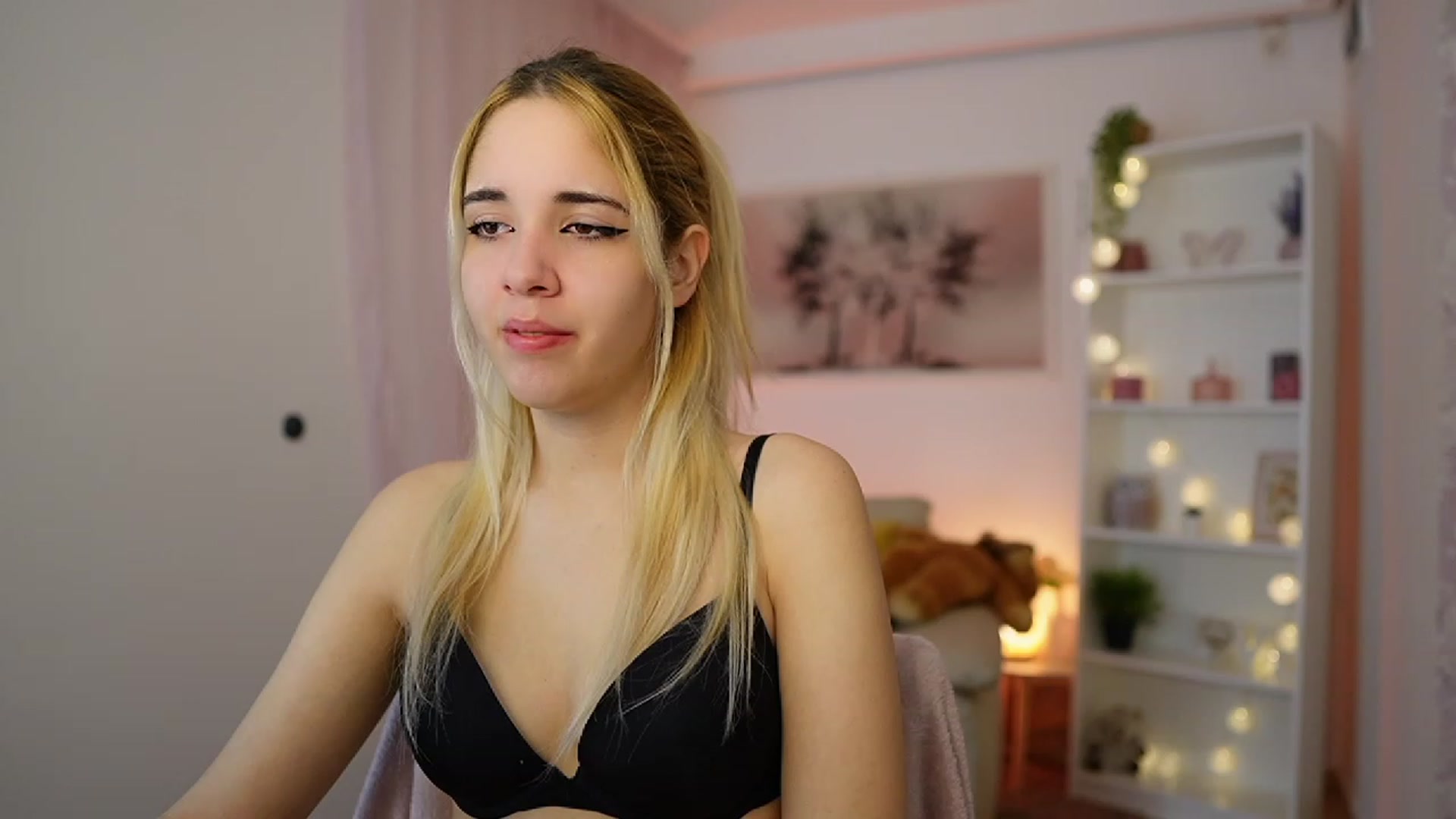 Gallery image thumbnail from Katie_Kush18's myfreecams stream on, 12/06/2023, 10:36 image 9 of 20