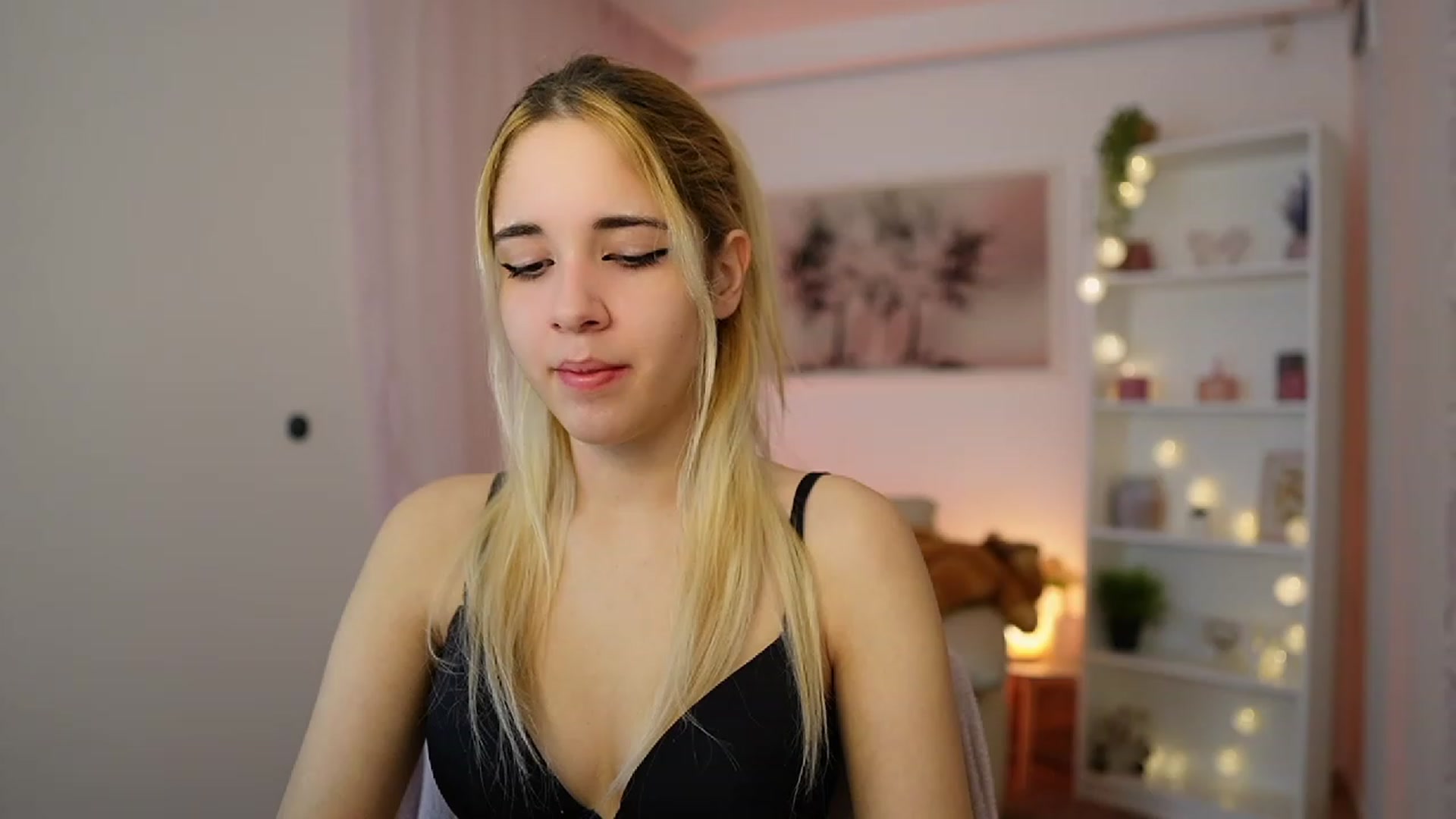 Gallery image thumbnail from Katie_Kush18's myfreecams stream on, 12/06/2023, 10:36 image 14 of 20