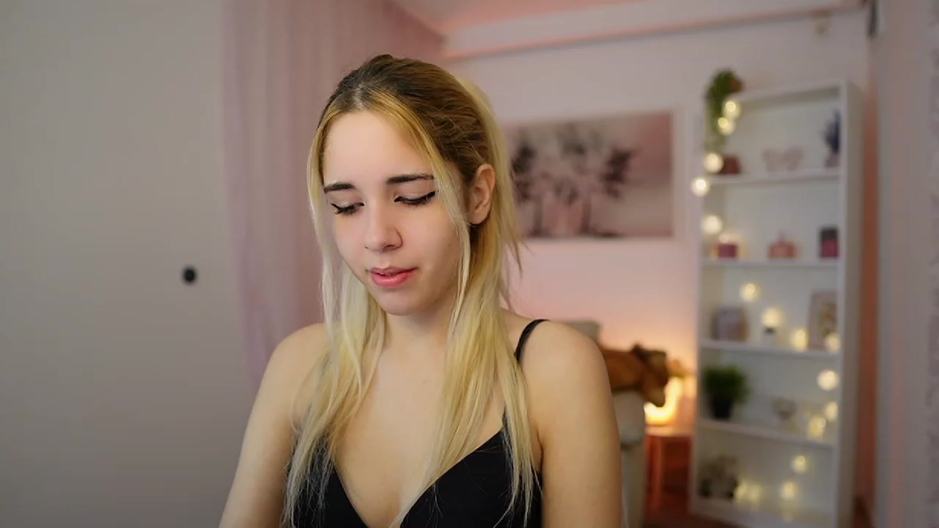 Gallery image thumbnail from Katie_Kush18's myfreecams stream on, 12/06/2023, 10:36 image 12 of 20