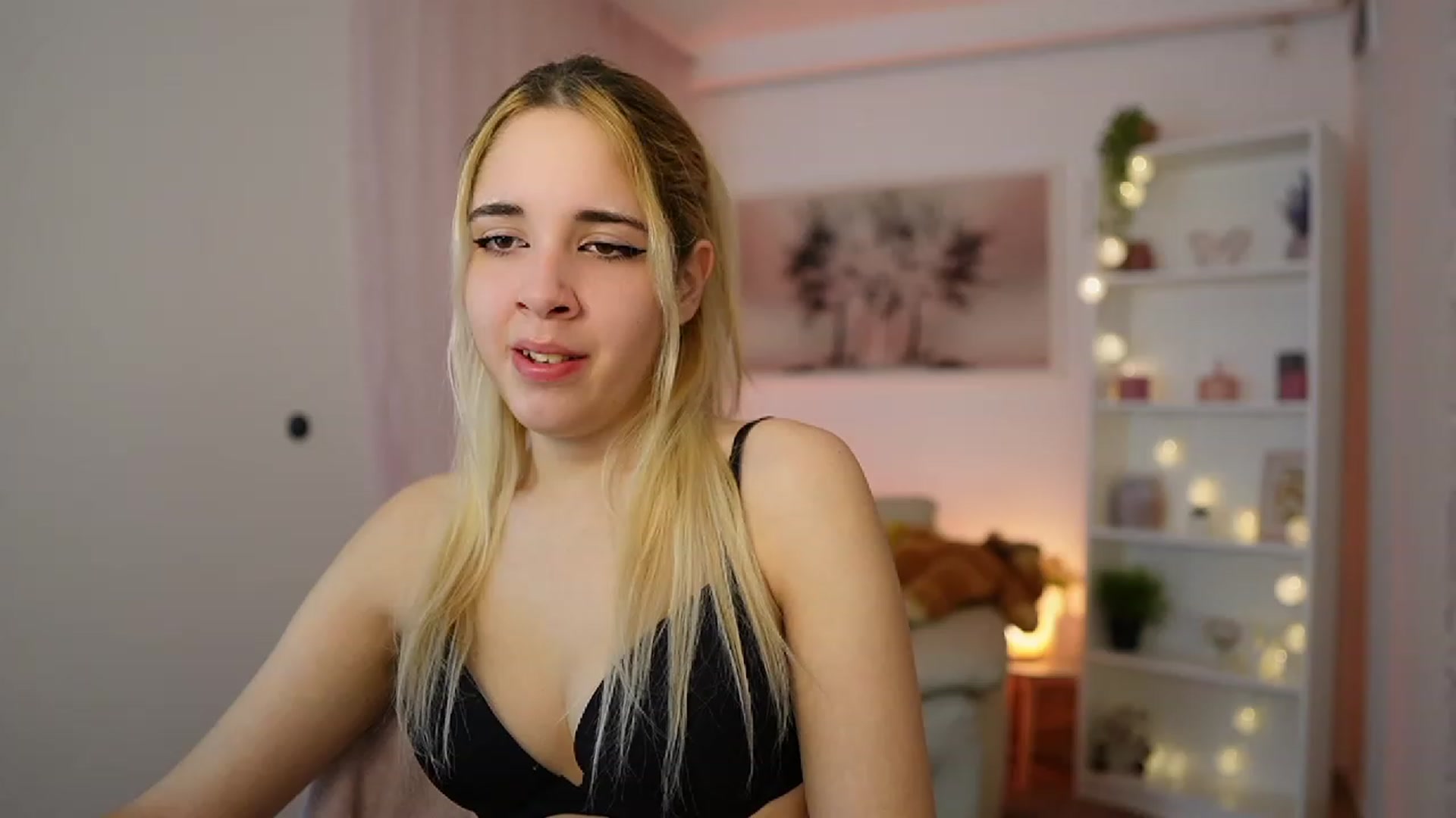 Gallery image thumbnail from Katie_Kush18's myfreecams stream on, 12/06/2023, 10:36 image 20 of 20
