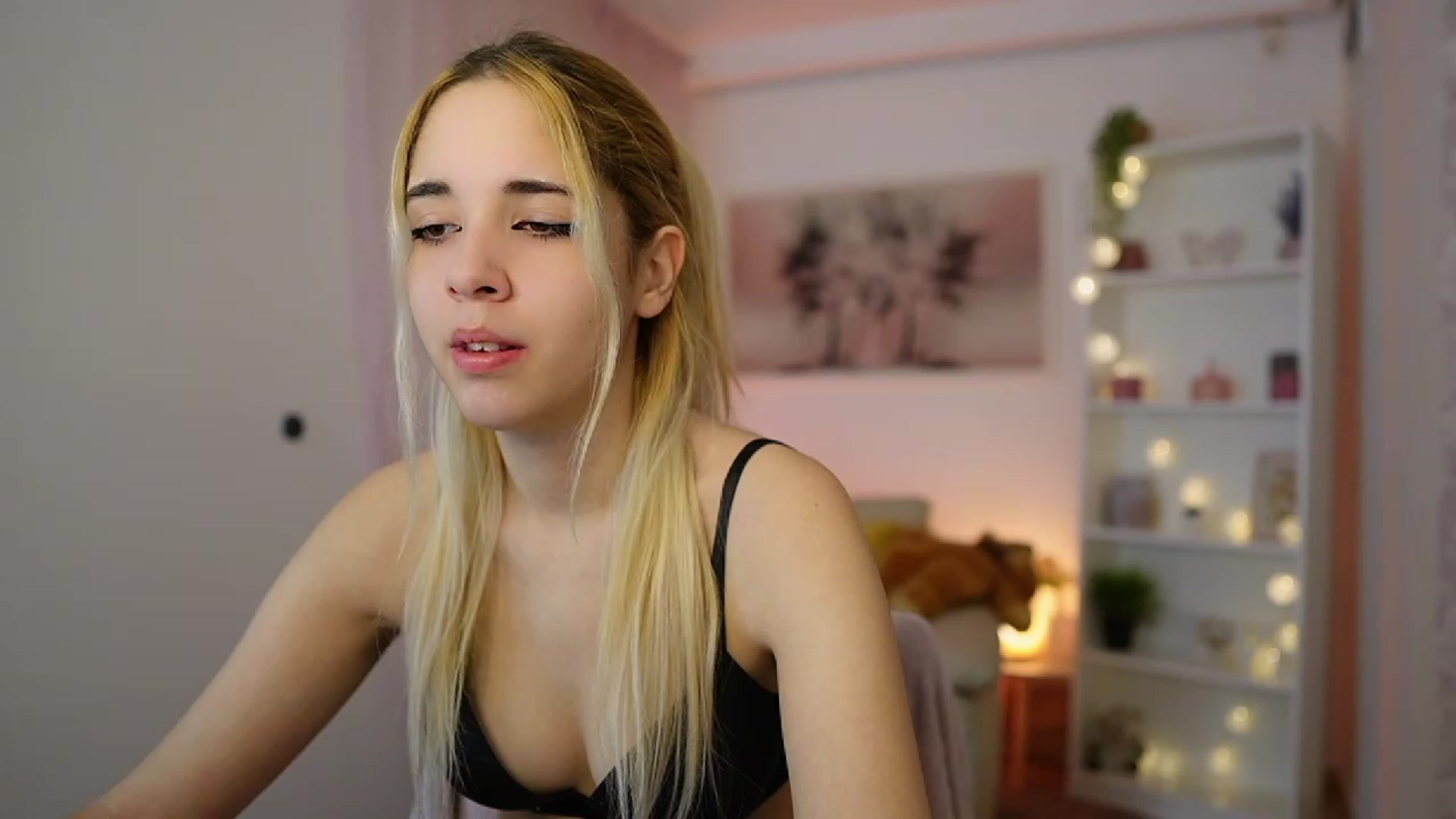 Gallery image thumbnail from Katie_Kush18's myfreecams stream on, 12/06/2023, 10:36 image 5 of 20