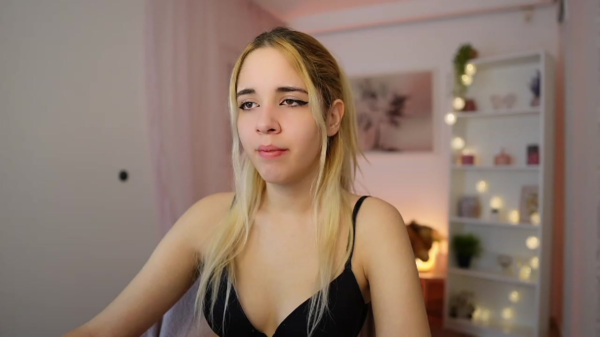 Gallery image thumbnail from Katie_Kush18's myfreecams stream on, 12/06/2023, 11:16 image 20 of 20