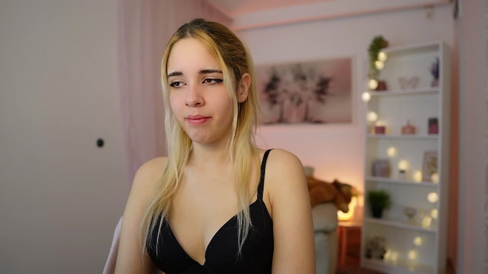 Gallery image thumbnail from Katie_Kush18's myfreecams stream on, 12/06/2023, 11:16 image 17 of 20