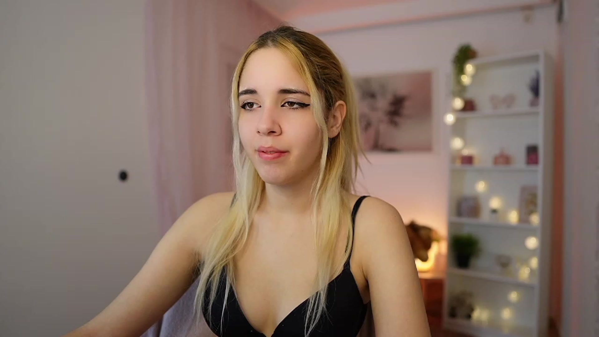 Gallery image thumbnail from Katie_Kush18's myfreecams stream on, 12/06/2023, 11:16 image 19 of 20