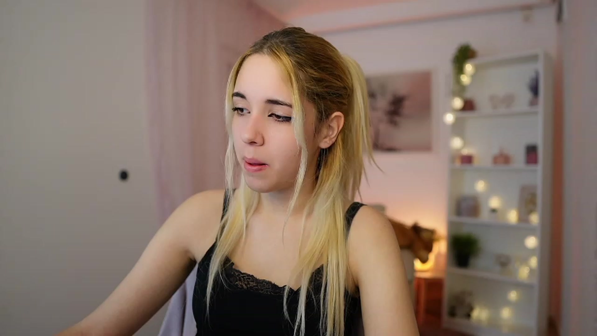 Gallery image thumbnail from Katie_Kush18's myfreecams stream on, 12/06/2023, 12:58 image 15 of 20
