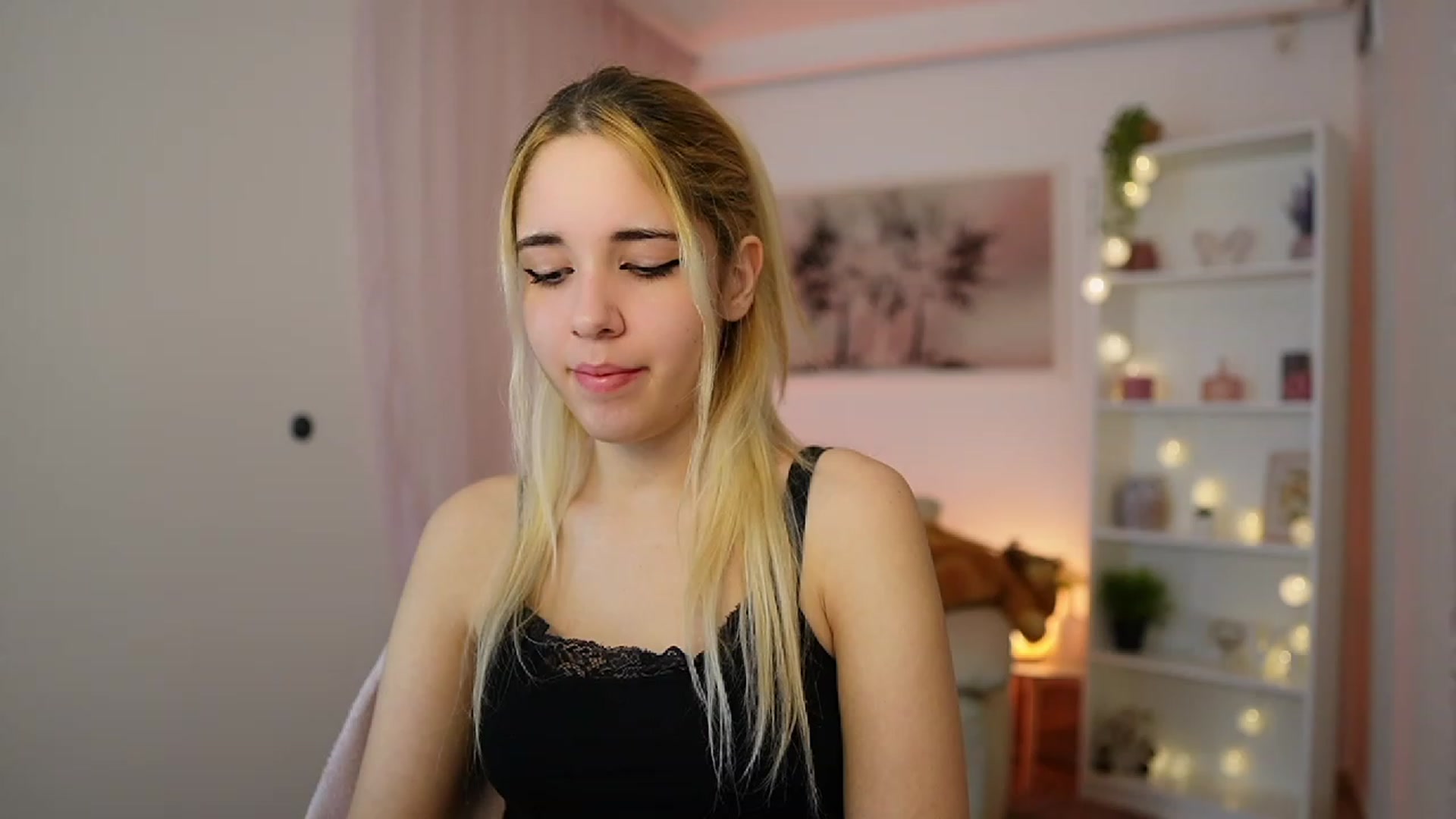 Gallery image thumbnail from Katie_Kush18's myfreecams stream on, 12/06/2023, 12:58 image 13 of 20