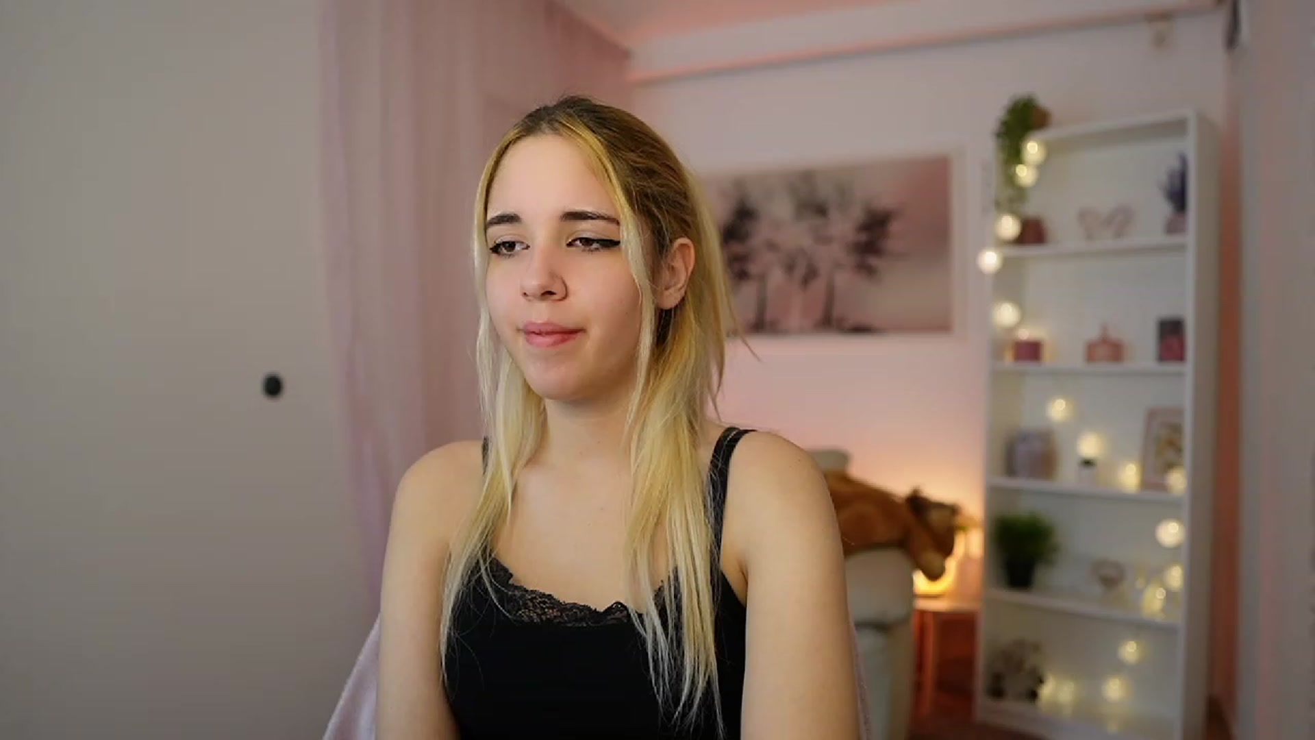 Gallery image thumbnail from Katie_Kush18's myfreecams stream on, 12/06/2023, 12:58 image 11 of 20