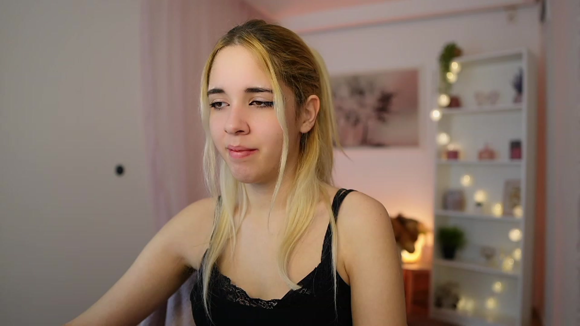 Gallery image thumbnail from Katie_Kush18's myfreecams stream on, 12/06/2023, 12:58 image 1 of 20