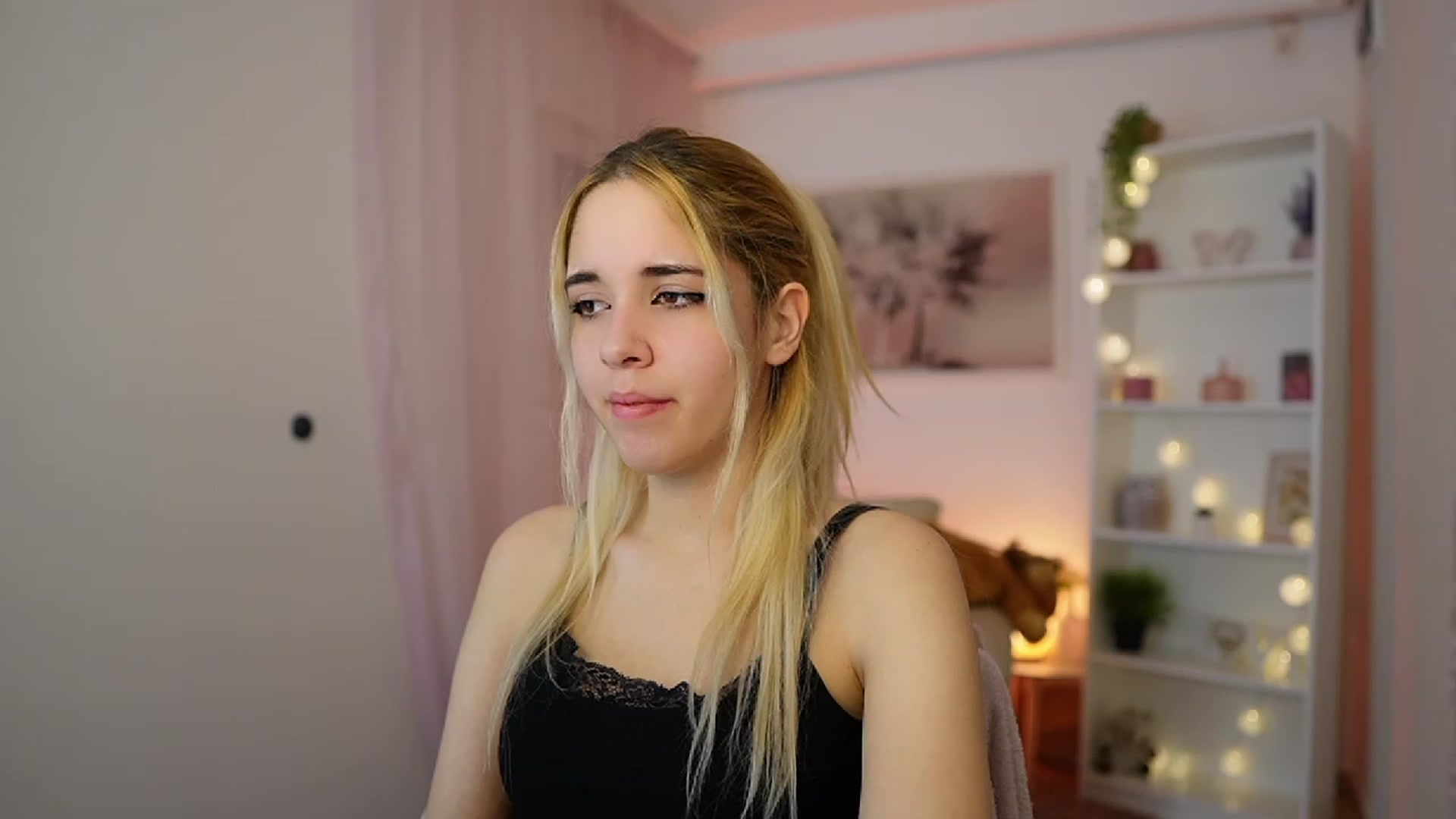 Gallery image thumbnail from Katie_Kush18's myfreecams stream on, 12/06/2023, 12:58 image 12 of 20