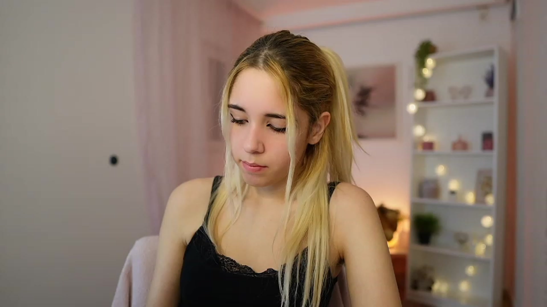Gallery image thumbnail from Katie_Kush18's myfreecams stream on, 12/06/2023, 12:58 image 20 of 20