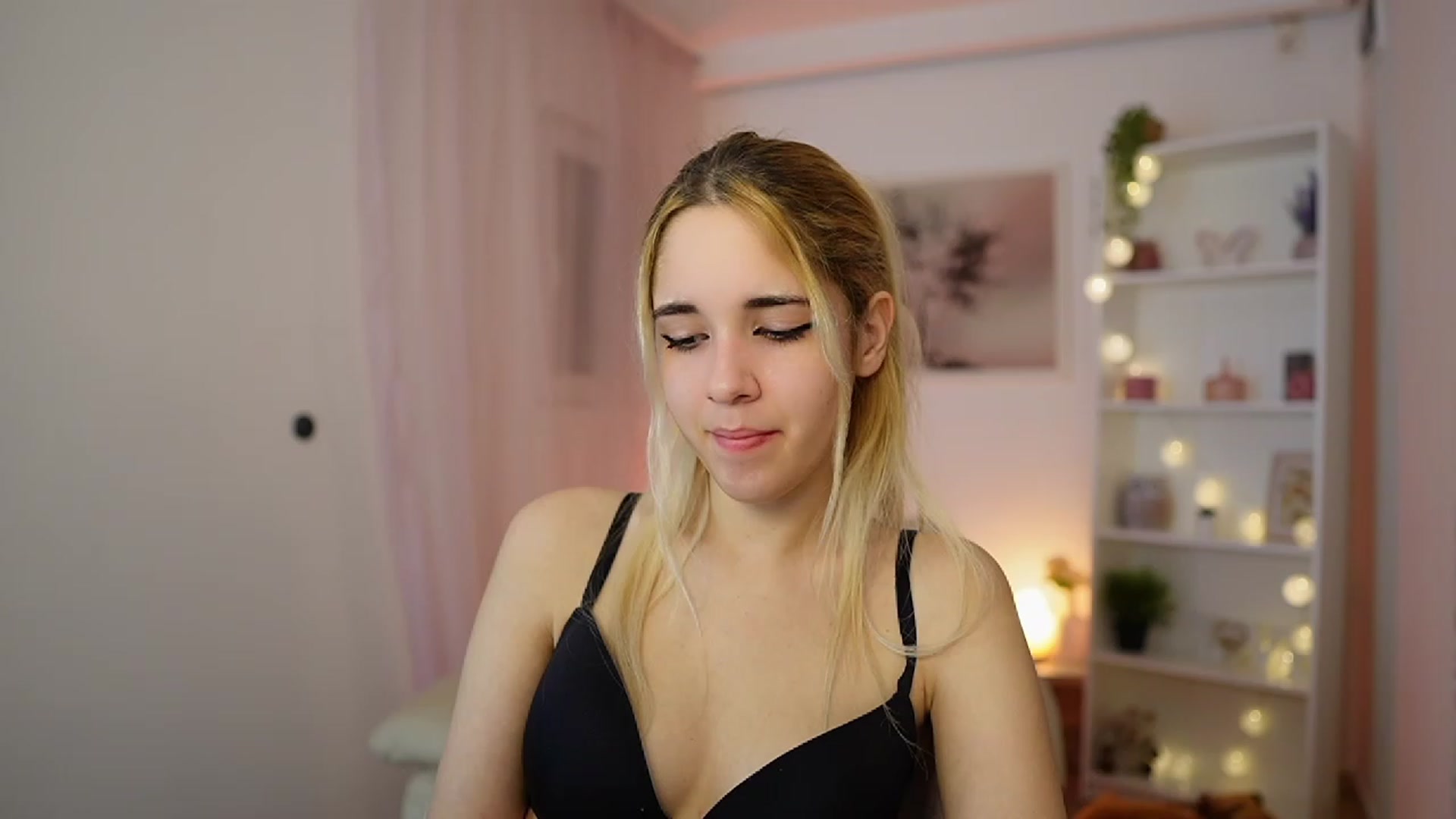 Gallery image thumbnail from Katie_Kush18's myfreecams stream on, 12/06/2023, 13:54 image 19 of 20