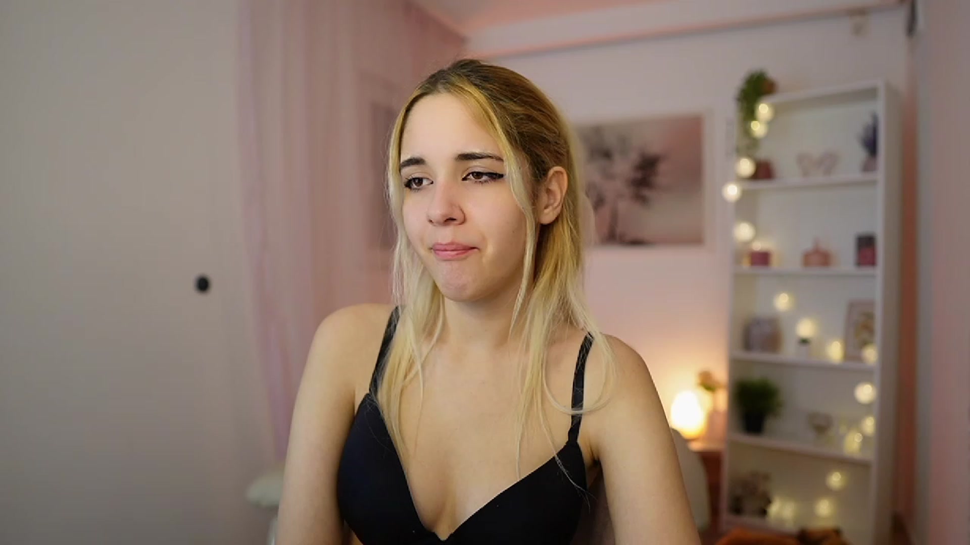 Gallery image thumbnail from Katie_Kush18's myfreecams stream on, 12/06/2023, 13:54 image 2 of 20