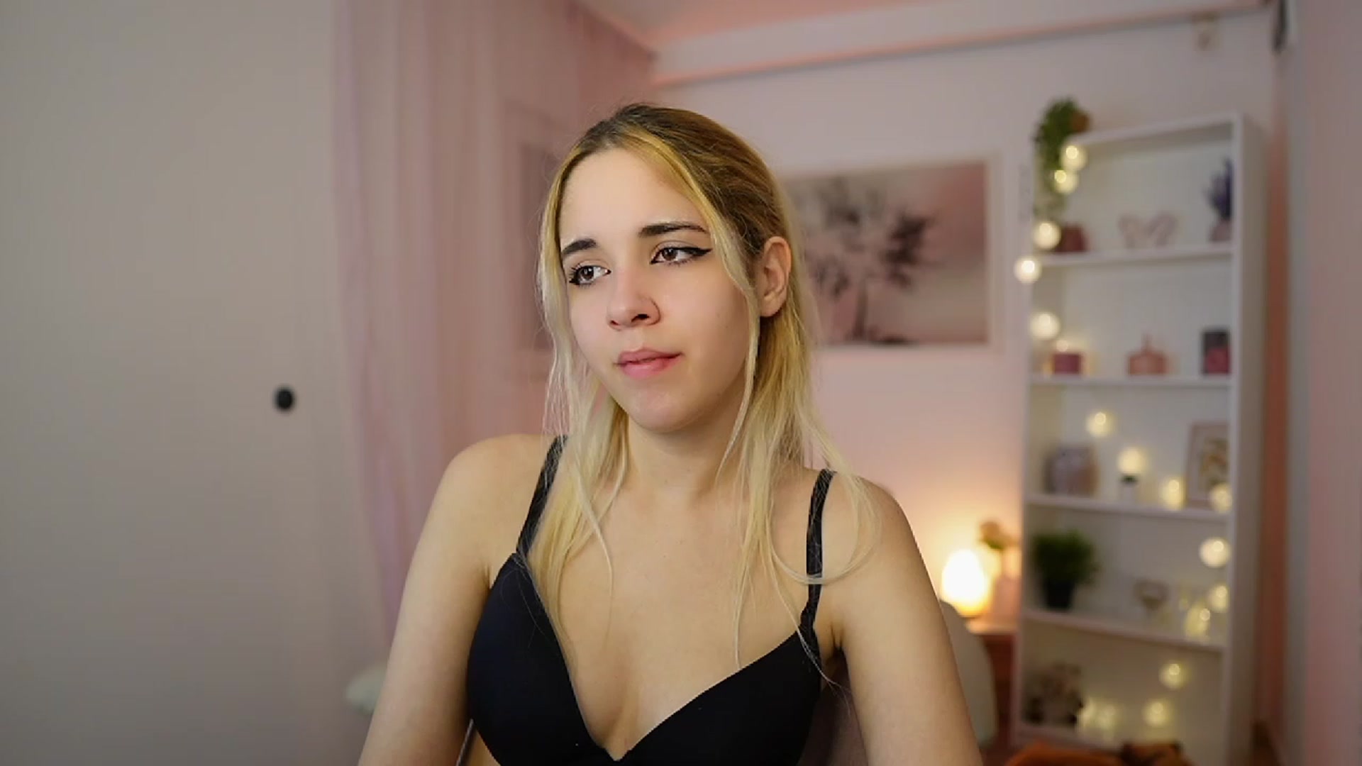 Gallery image thumbnail from Katie_Kush18's myfreecams stream on, 12/06/2023, 13:54 image 7 of 20