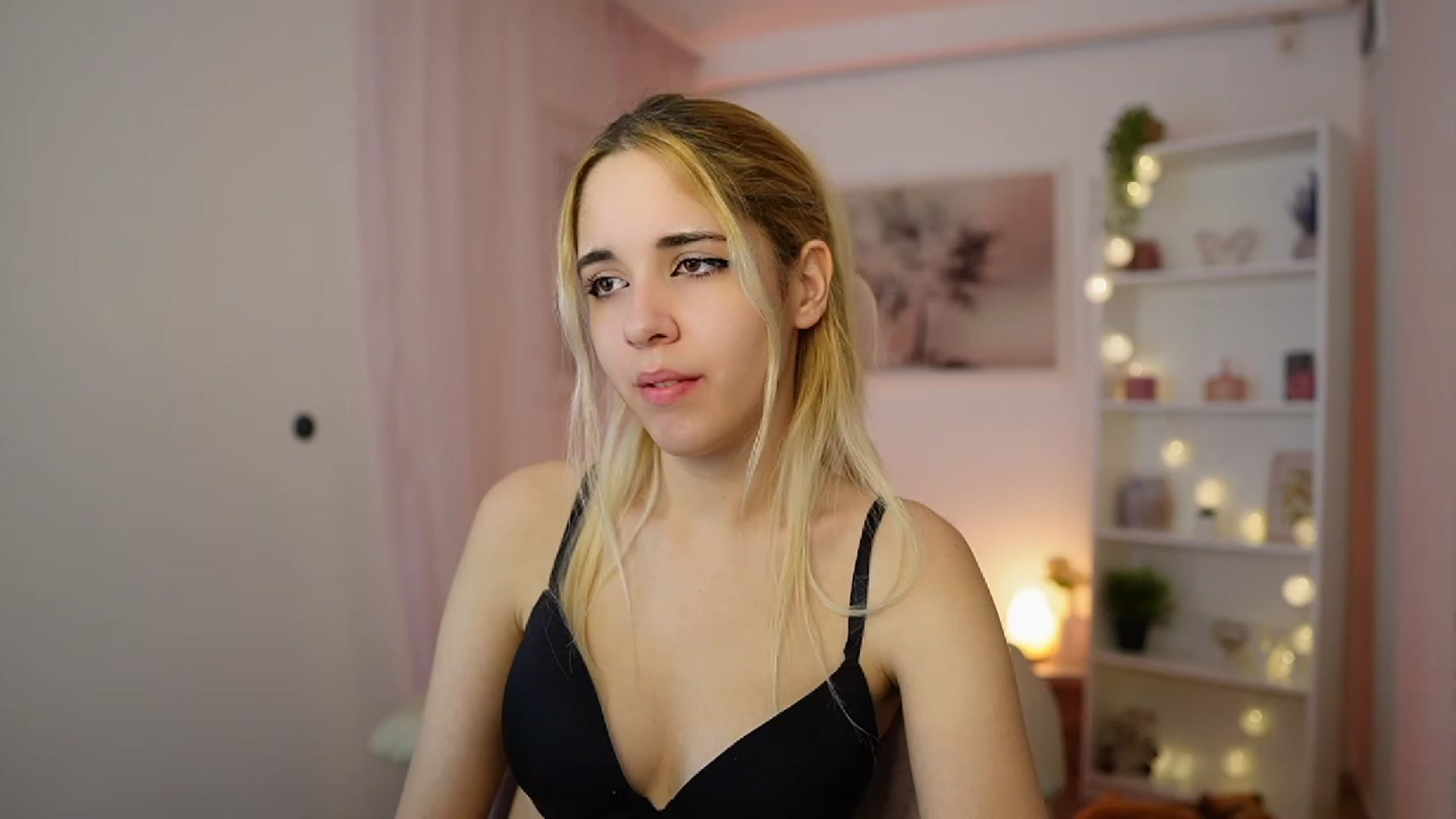 Gallery image thumbnail from Katie_Kush18's myfreecams stream on, 12/06/2023, 13:54 image 4 of 20