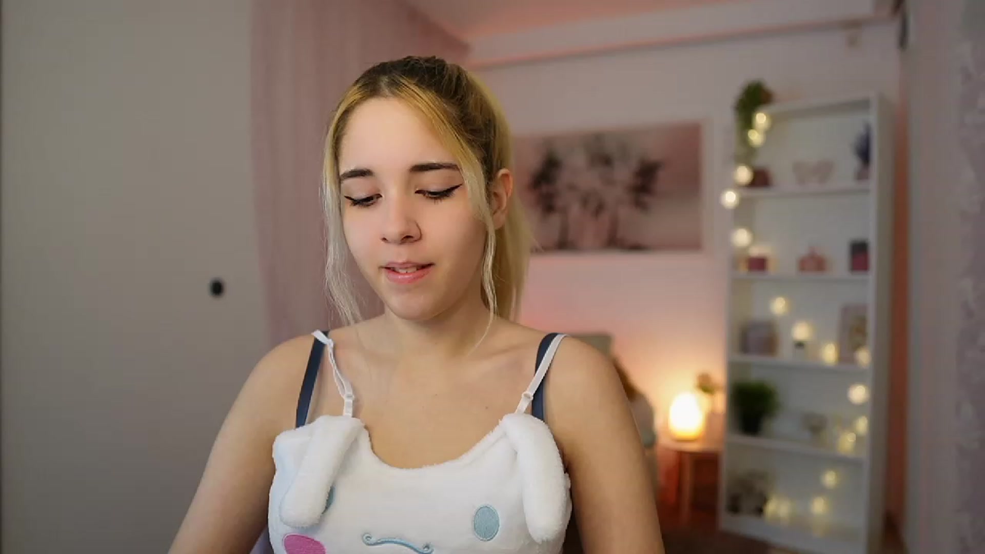 Gallery image thumbnail from Katie_Kush18's myfreecams stream on, 12/08/2023, 10:00 image 20 of 20