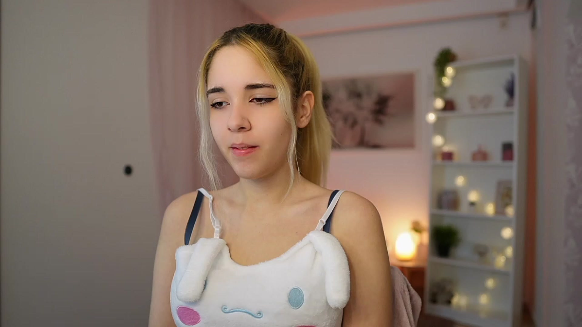 Gallery image thumbnail from Katie_Kush18's myfreecams stream on, 12/08/2023, 10:00 image 19 of 20